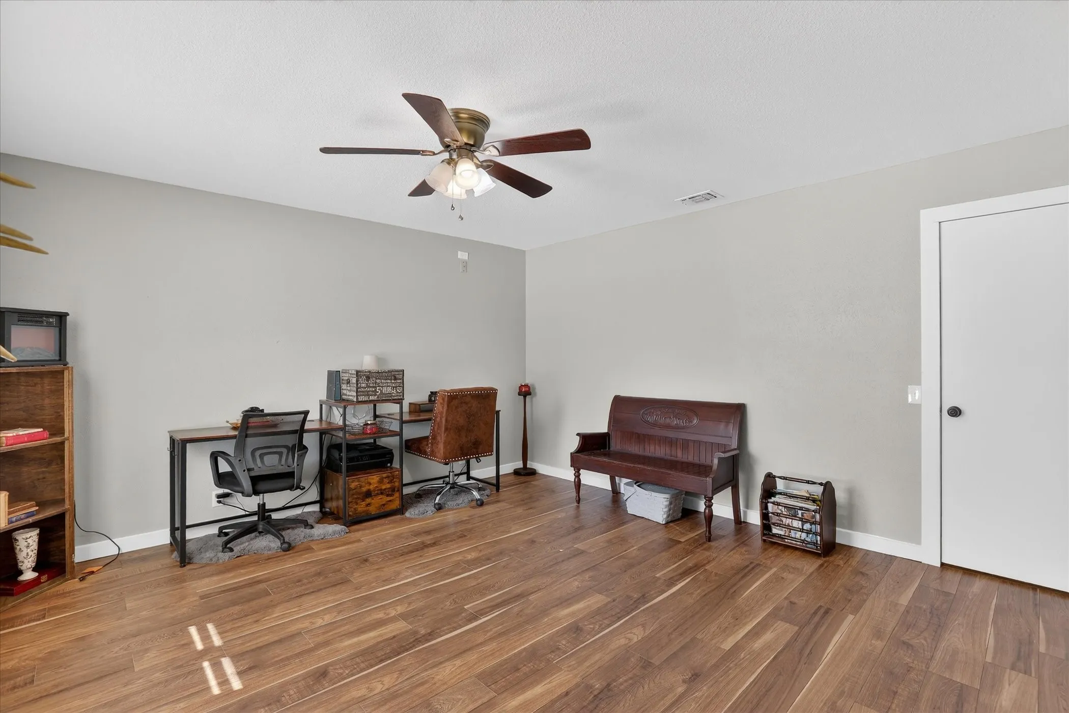 Single Family Residence For Sale in Wise County , 702 El Camino Real, Chico, Texas 76431, 3 Bedroom, 3 Bathroom, 2 Garage spaces, 2,228 Sqft, built in 1973, mls#21168505, Real Estate Agent in Chico, Homes For Sale in Wise county, Homes For Sale in Chico, Realtor in Chico Texas, Real Estate Brokerage Independent Realty Texas, Luminita Cordes Realtor