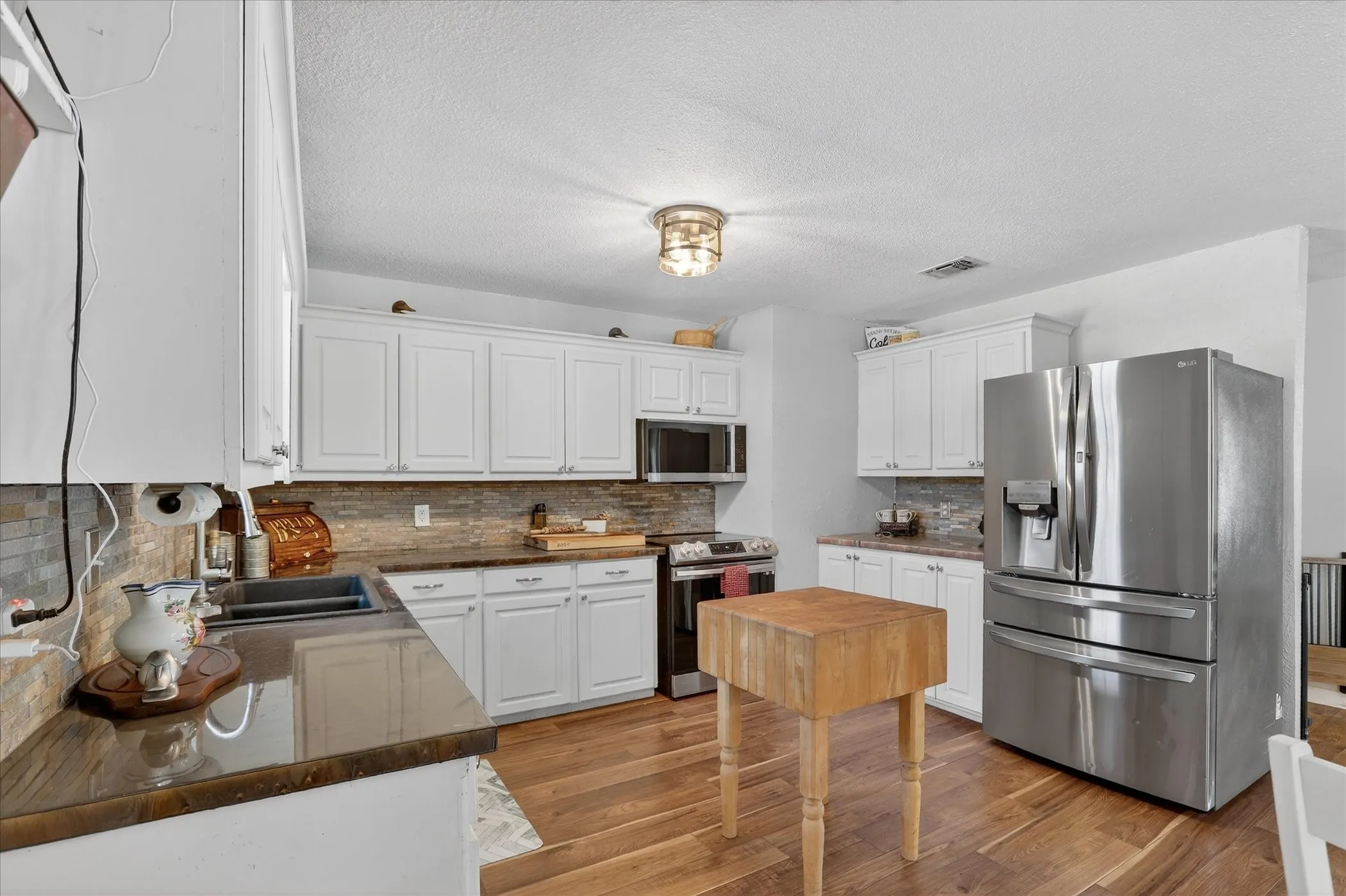 Single Family Residence For Sale in Wise County , 702 El Camino Real, Chico, Texas 76431, 3 Bedroom, 3 Bathroom, 2 Garage spaces, 2,228 Sqft, built in 1973, mls#21168505, Real Estate Agent in Chico, Homes For Sale in Wise county, Homes For Sale in Chico, Realtor in Chico Texas, Real Estate Brokerage Independent Realty Texas, Luminita Cordes Realtor