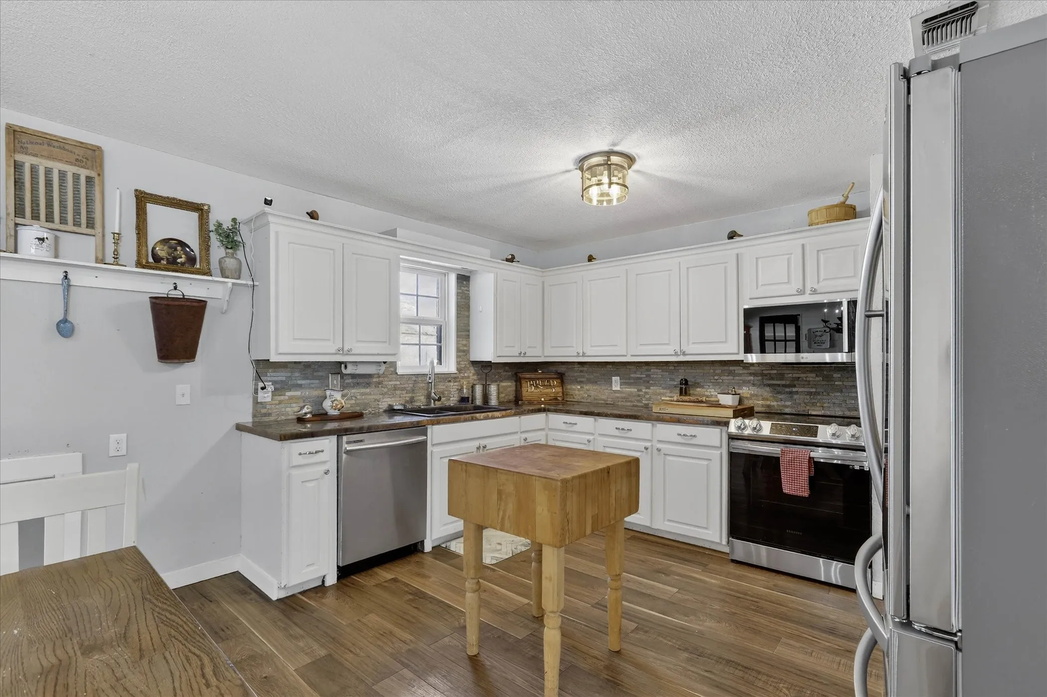 Single Family Residence For Sale in Wise County , 702 El Camino Real, Chico, Texas 76431, 3 Bedroom, 3 Bathroom, 2 Garage spaces, 2,228 Sqft, built in 1973, mls#21168505, Real Estate Agent in Chico, Homes For Sale in Wise county, Homes For Sale in Chico, Realtor in Chico Texas, Real Estate Brokerage Independent Realty Texas, Luminita Cordes Realtor