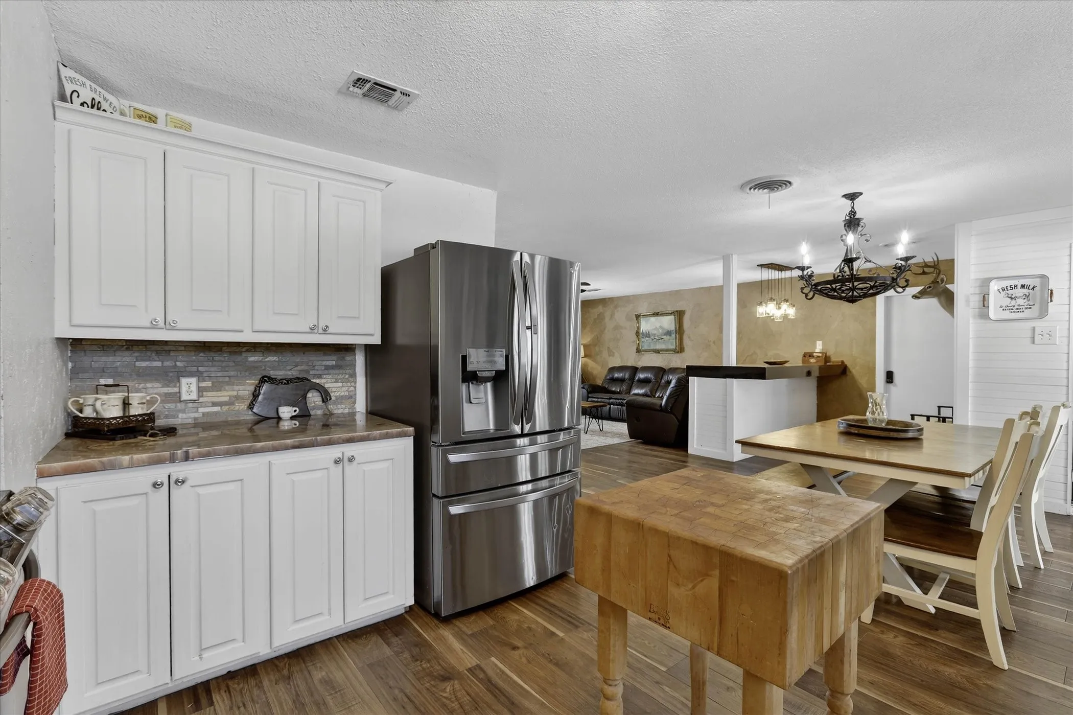 Single Family Residence For Sale in Wise County , 702 El Camino Real, Chico, Texas 76431, 3 Bedroom, 3 Bathroom, 2 Garage spaces, 2,228 Sqft, built in 1973, mls#21168505, Real Estate Agent in Chico, Homes For Sale in Wise county, Homes For Sale in Chico, Realtor in Chico Texas, Real Estate Brokerage Independent Realty Texas, Luminita Cordes Realtor