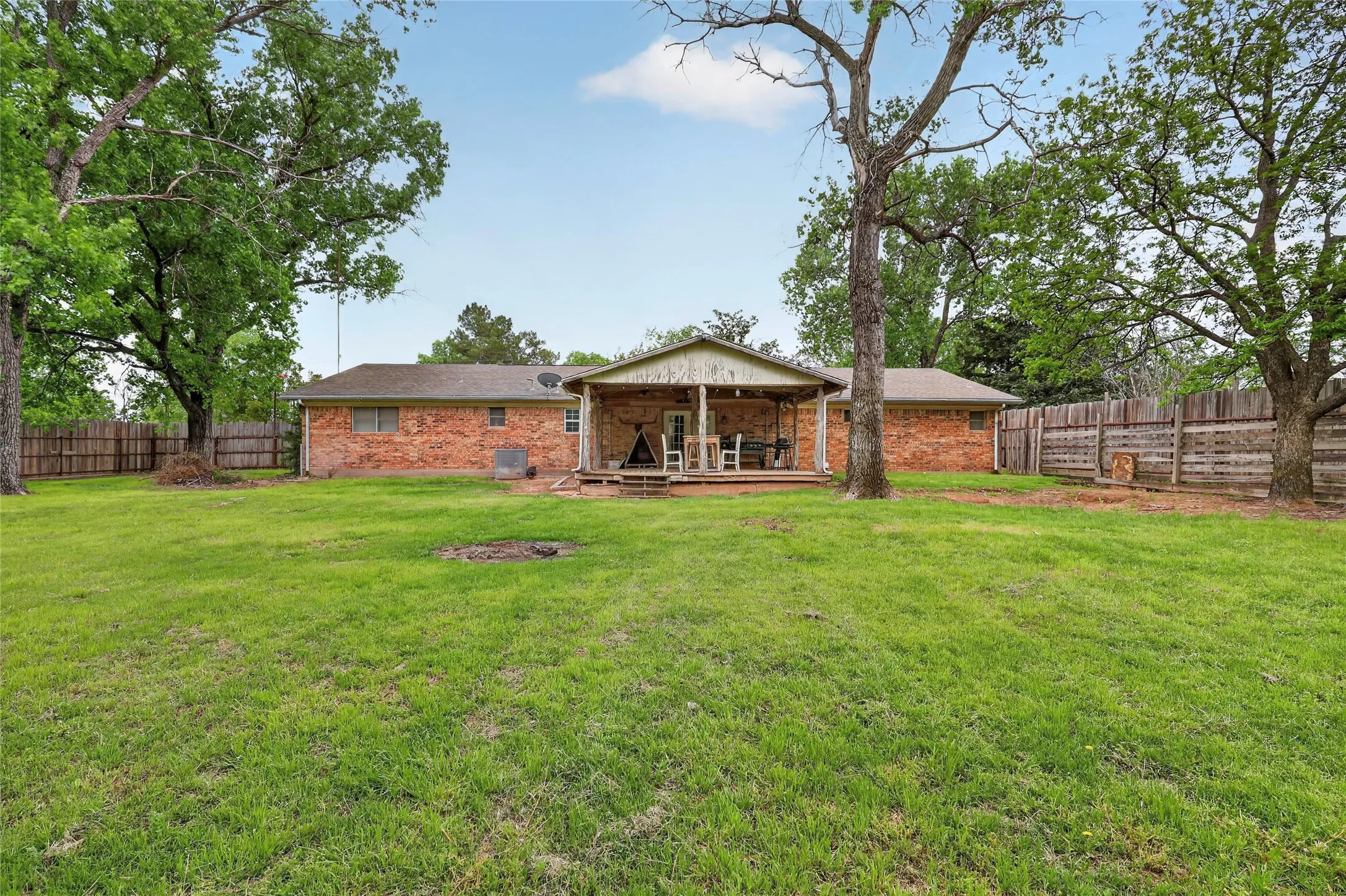 Single Family Residence For Sale in Wise County , 702 El Camino Real, Chico, Texas 76431, 3 Bedroom, 3 Bathroom, 2 Garage spaces, 2,228 Sqft, built in 1973, mls#21168505, Real Estate Agent in Chico, Homes For Sale in Wise county, Homes For Sale in Chico, Realtor in Chico Texas, Real Estate Brokerage Independent Realty Texas, Luminita Cordes Realtor