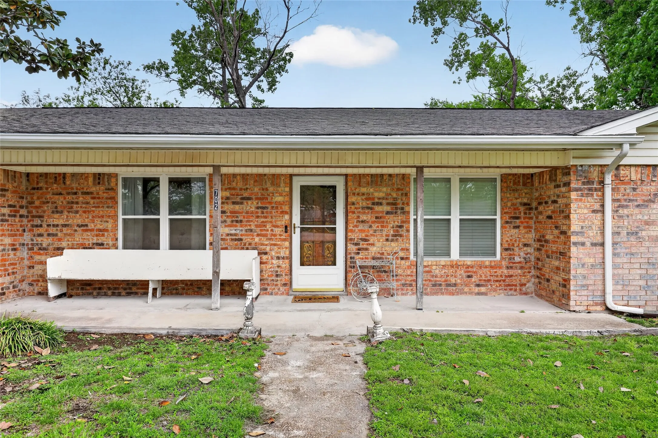 Single Family Residence For Sale in Wise County , 702 El Camino Real, Chico, Texas 76431, 3 Bedroom, 3 Bathroom, 2 Garage spaces, 2,228 Sqft, built in 1973, mls#21168505, Real Estate Agent in Chico, Homes For Sale in Wise county, Homes For Sale in Chico, Realtor in Chico Texas, Real Estate Brokerage Independent Realty Texas, Luminita Cordes Realtor