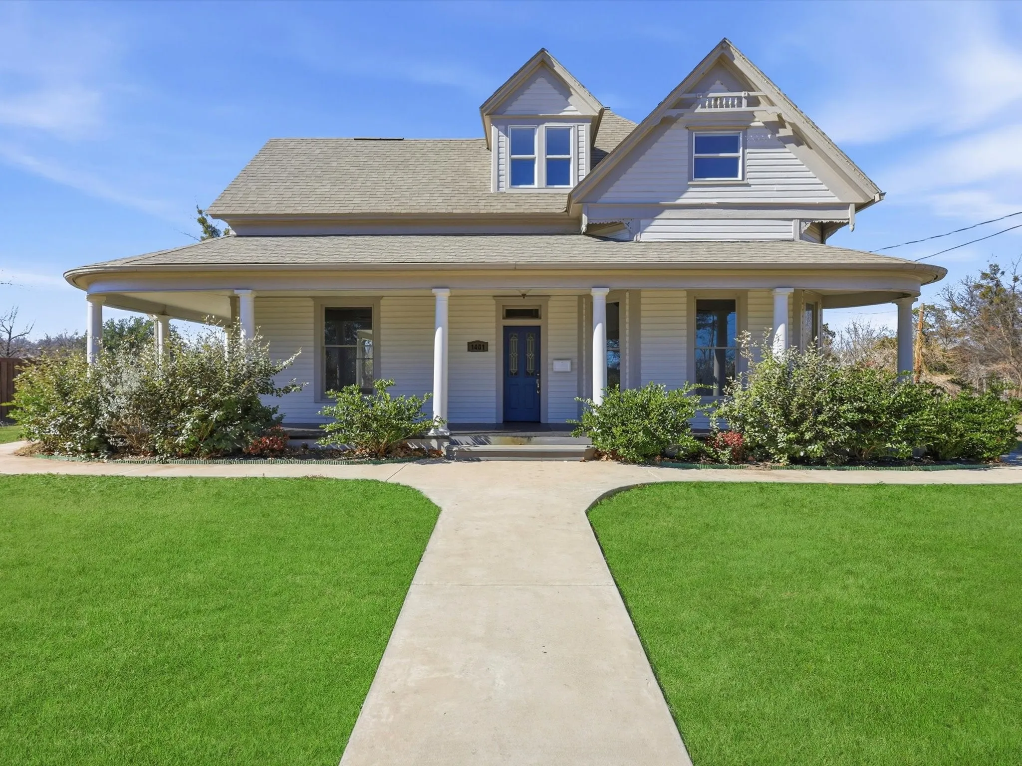 Single Family Residence For Sale in Hunt County , 1401 Arp Street, Commerce, Texas 75428, 5 Bedroom, 3 Bathroom, Garage spaces, 3,700 Sqft, built in 1900, Preowned, mls#21154017, Real Estate Agent in Commerce, Homes For Sale in Hunt county, Homes For Sale in Commerce, Realtor in Commerce Texas, Real Estate Brokerage Independent Realty Texas, Luminita Cordes Realtor