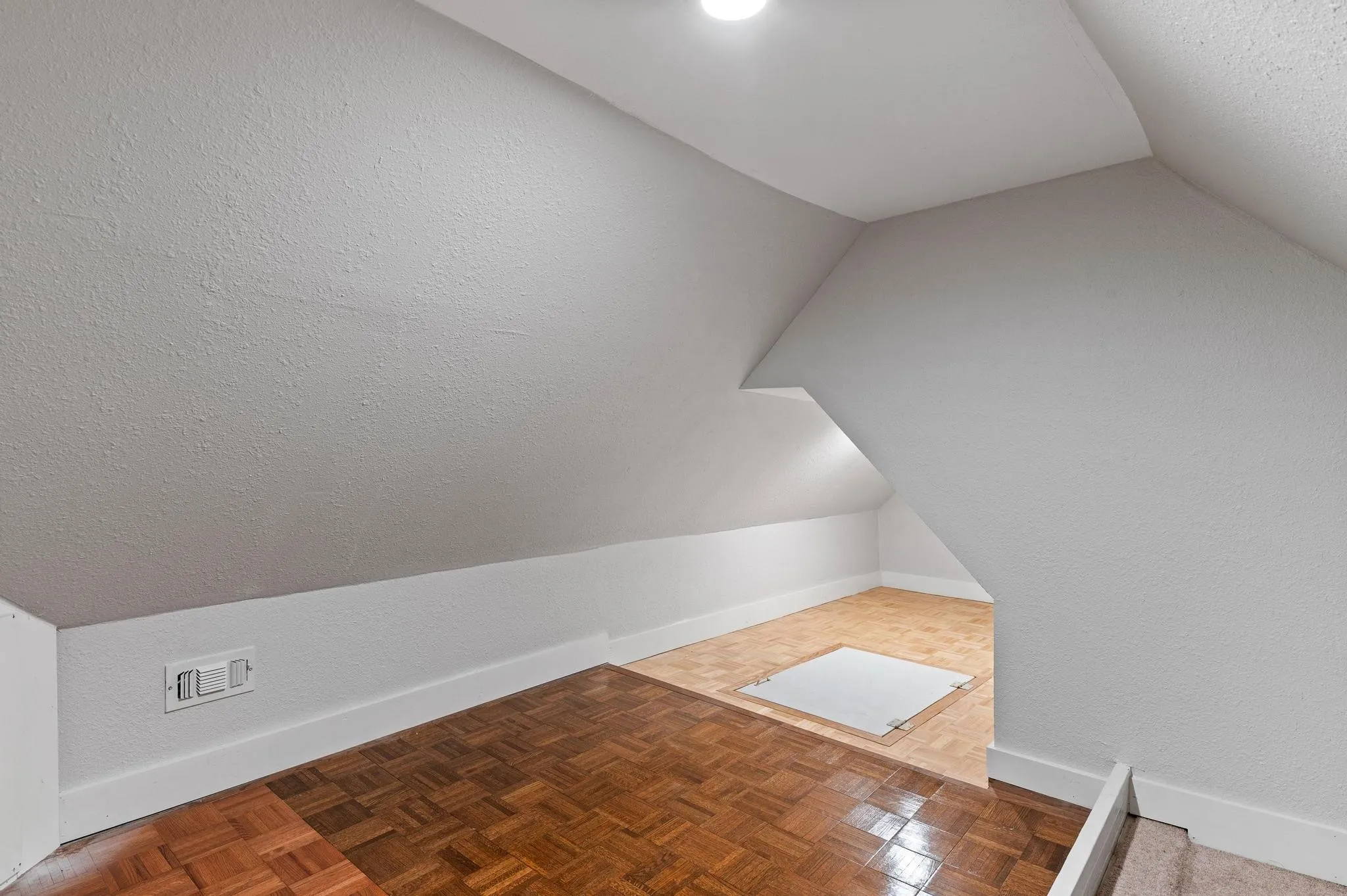 Single Family Residence For Sale in Hunt County , 1401 Arp Street, Commerce, Texas 75428, 5 Bedroom, 3 Bathroom, Garage spaces, 3,700 Sqft, built in 1900, Preowned, mls#21154017, Real Estate Agent in Commerce, Homes For Sale in Hunt county, Homes For Sale in Commerce, Realtor in Commerce Texas, Real Estate Brokerage Independent Realty Texas, Luminita Cordes Realtor