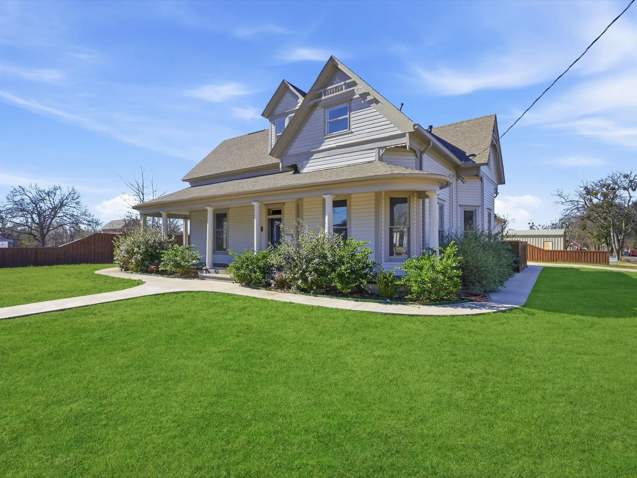 Single Family Residence For Sale in Hunt County , 1401 Arp Street, Commerce, Texas 75428, 5 Bedroom, 3 Bathroom, Garage spaces, 3,700 Sqft, built in 1900, Preowned, mls#21154017, Real Estate Agent in Commerce, Homes For Sale in Hunt county, Homes For Sale in Commerce, Realtor in Commerce Texas, Real Estate Brokerage Independent Realty Texas, Luminita Cordes Realtor