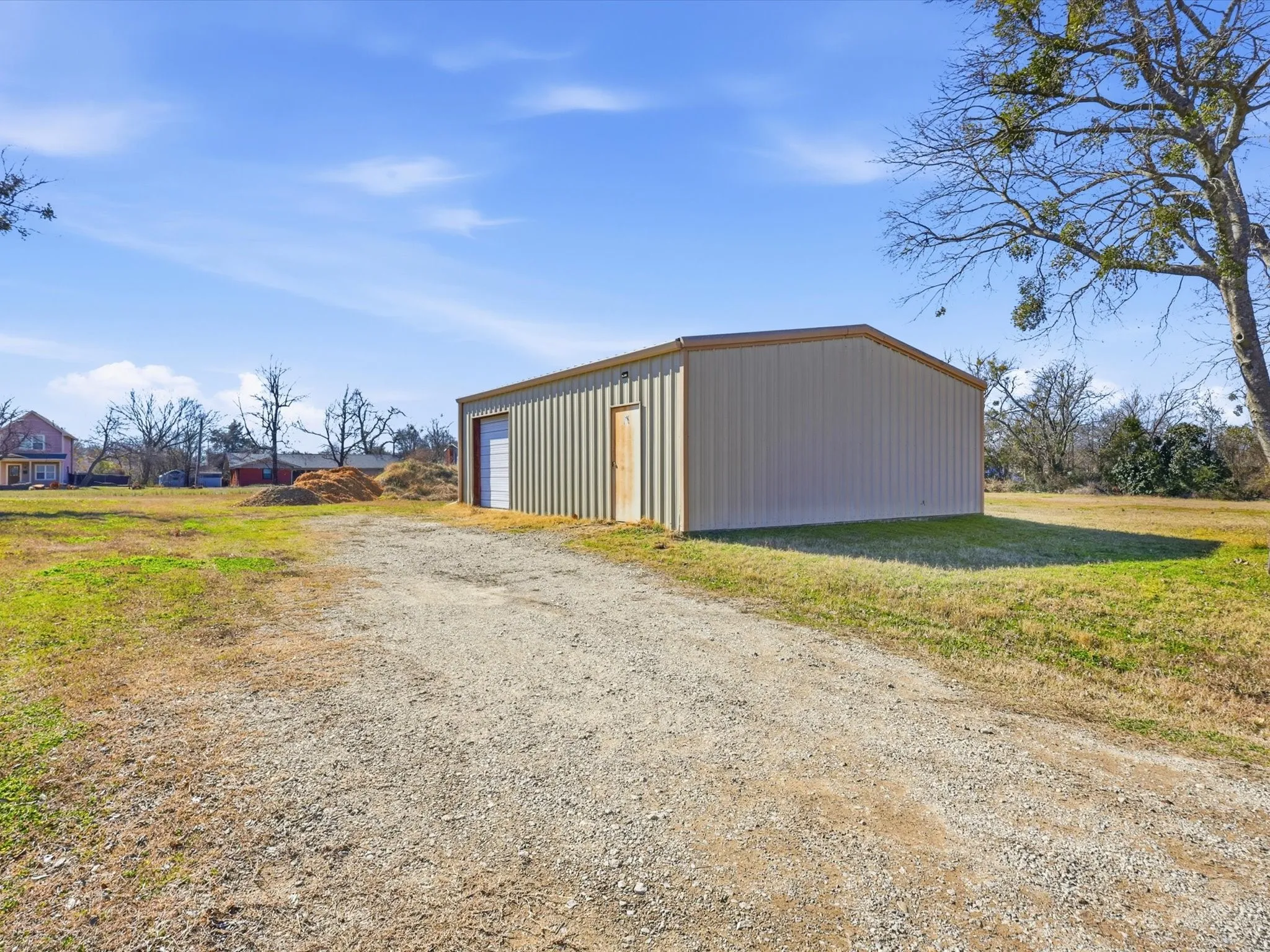 Single Family Residence For Sale in Hunt County , 1401 Arp Street, Commerce, Texas 75428, 5 Bedroom, 3 Bathroom, Garage spaces, 3,700 Sqft, built in 1900, Preowned, mls#21154017, Real Estate Agent in Commerce, Homes For Sale in Hunt county, Homes For Sale in Commerce, Realtor in Commerce Texas, Real Estate Brokerage Independent Realty Texas, Luminita Cordes Realtor