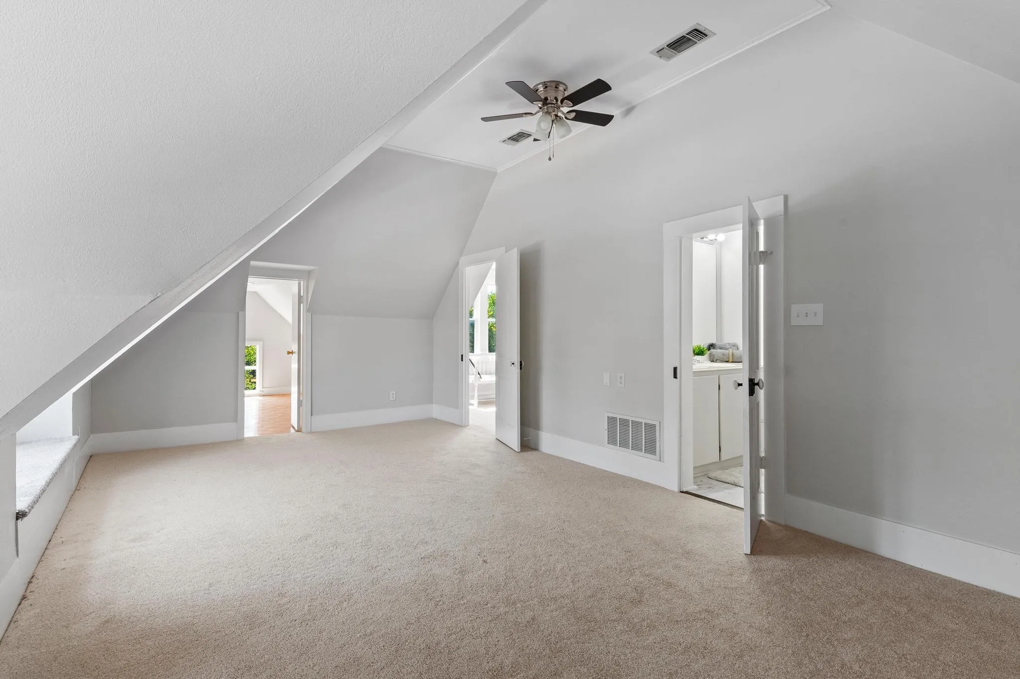 Single Family Residence For Sale in Hunt County , 1401 Arp Street, Commerce, Texas 75428, 5 Bedroom, 3 Bathroom, Garage spaces, 3,700 Sqft, built in 1900, Preowned, mls#21154017, Real Estate Agent in Commerce, Homes For Sale in Hunt county, Homes For Sale in Commerce, Realtor in Commerce Texas, Real Estate Brokerage Independent Realty Texas, Luminita Cordes Realtor