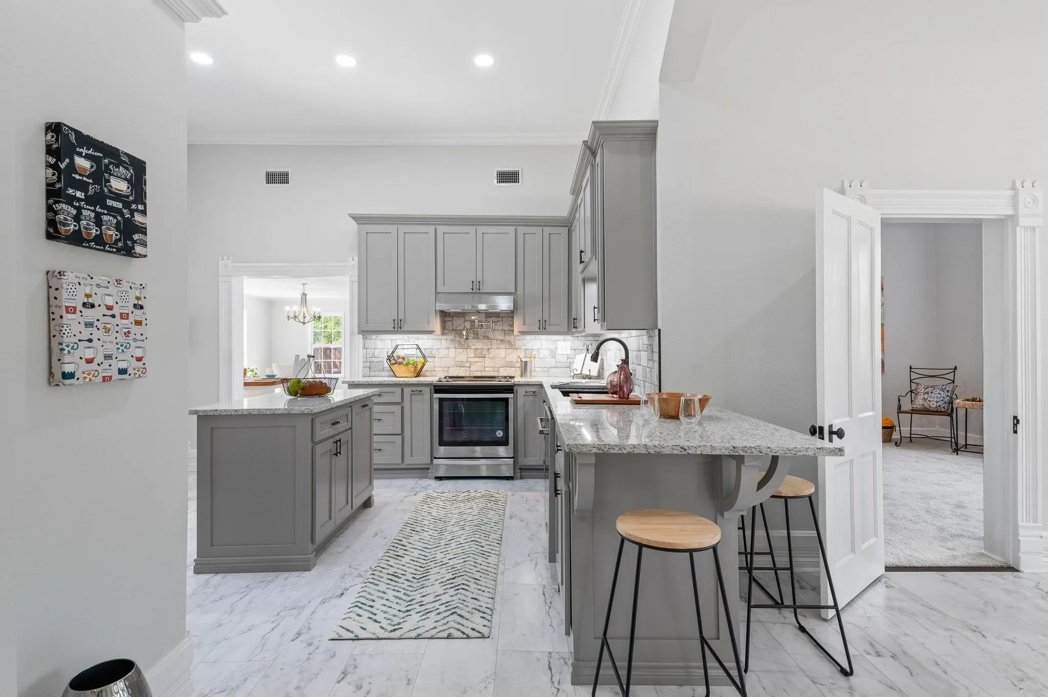 Single Family Residence For Sale in Hunt County , 1401 Arp Street, Commerce, Texas 75428, 5 Bedroom, 3 Bathroom, Garage spaces, 3,700 Sqft, built in 1900, Preowned, mls#21154017, Real Estate Agent in Commerce, Homes For Sale in Hunt county, Homes For Sale in Commerce, Realtor in Commerce Texas, Real Estate Brokerage Independent Realty Texas, Luminita Cordes Realtor