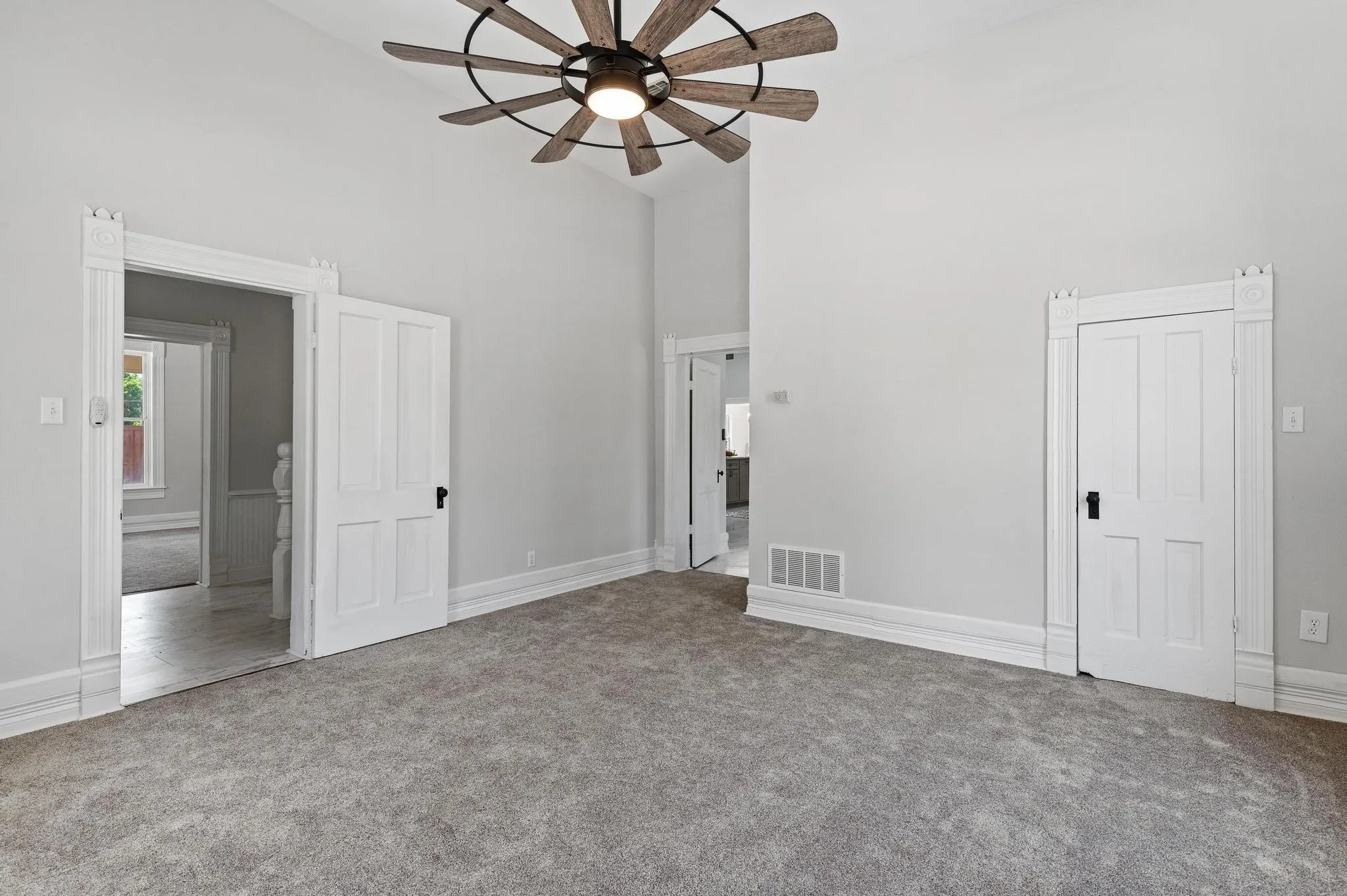 Single Family Residence For Sale in Hunt County , 1401 Arp Street, Commerce, Texas 75428, 5 Bedroom, 3 Bathroom, Garage spaces, 3,700 Sqft, built in 1900, Preowned, mls#21154017, Real Estate Agent in Commerce, Homes For Sale in Hunt county, Homes For Sale in Commerce, Realtor in Commerce Texas, Real Estate Brokerage Independent Realty Texas, Luminita Cordes Realtor