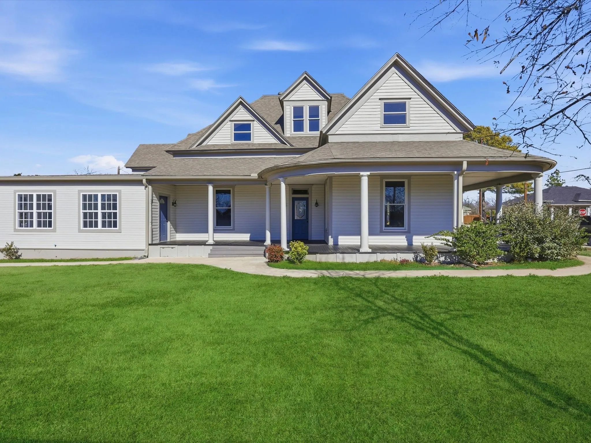 Single Family Residence For Sale in Hunt County , 1401 Arp Street, Commerce, Texas 75428, 5 Bedroom, 3 Bathroom, Garage spaces, 3,700 Sqft, built in 1900, Preowned, mls#21154017, Real Estate Agent in Commerce, Homes For Sale in Hunt county, Homes For Sale in Commerce, Realtor in Commerce Texas, Real Estate Brokerage Independent Realty Texas, Luminita Cordes Realtor