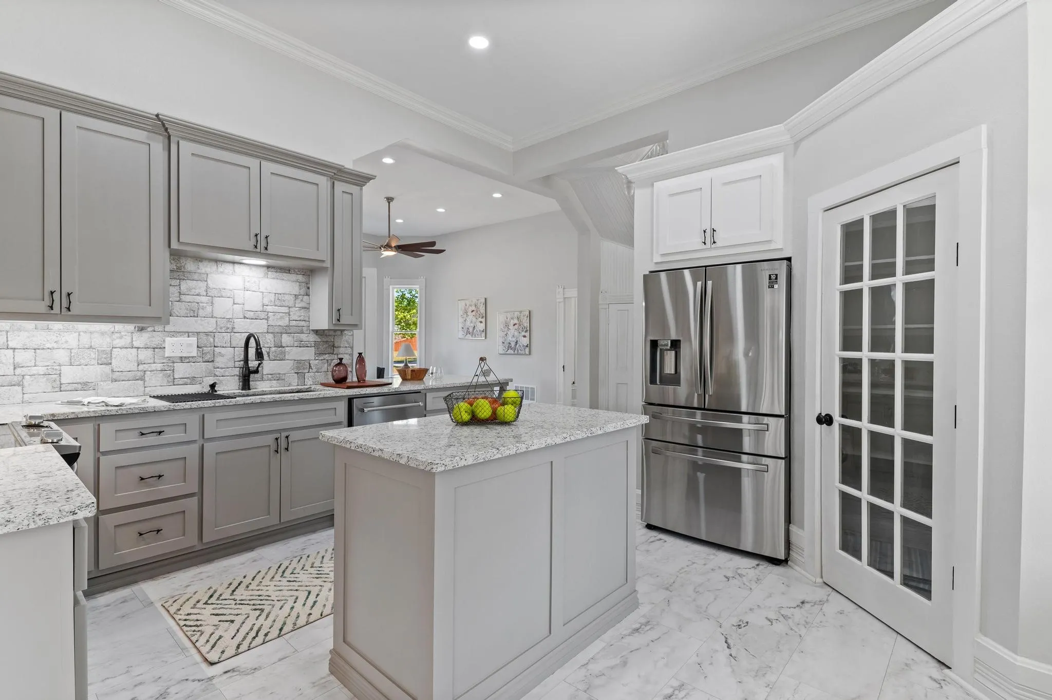 Single Family Residence For Sale in Hunt County , 1401 Arp Street, Commerce, Texas 75428, 5 Bedroom, 3 Bathroom, Garage spaces, 3,700 Sqft, built in 1900, Preowned, mls#21154017, Real Estate Agent in Commerce, Homes For Sale in Hunt county, Homes For Sale in Commerce, Realtor in Commerce Texas, Real Estate Brokerage Independent Realty Texas, Luminita Cordes Realtor