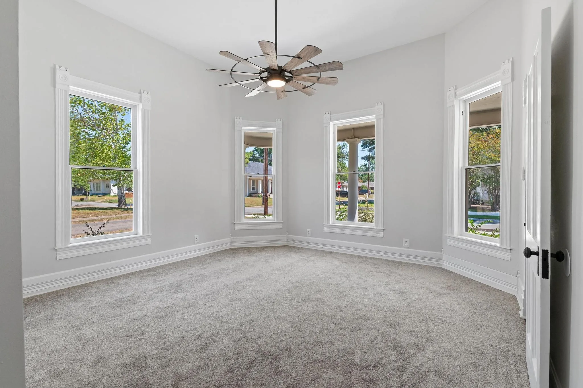 Single Family Residence For Sale in Hunt County , 1401 Arp Street, Commerce, Texas 75428, 5 Bedroom, 3 Bathroom, Garage spaces, 3,700 Sqft, built in 1900, Preowned, mls#21154017, Real Estate Agent in Commerce, Homes For Sale in Hunt county, Homes For Sale in Commerce, Realtor in Commerce Texas, Real Estate Brokerage Independent Realty Texas, Luminita Cordes Realtor