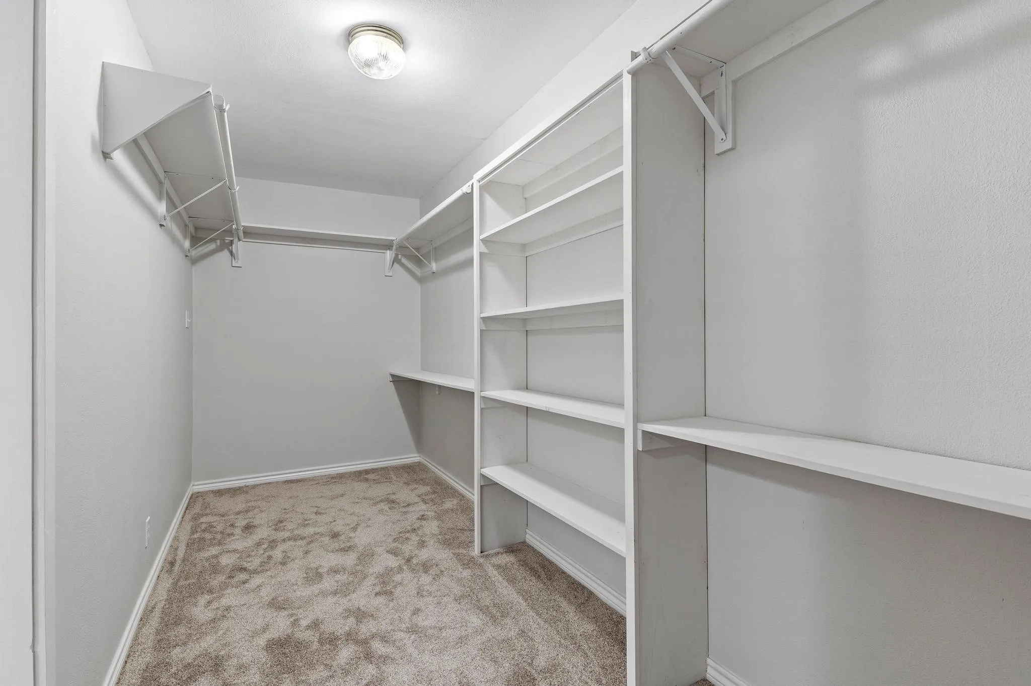 Single Family Residence For Sale in Hunt County , 1401 Arp Street, Commerce, Texas 75428, 5 Bedroom, 3 Bathroom, Garage spaces, 3,700 Sqft, built in 1900, Preowned, mls#21154017, Real Estate Agent in Commerce, Homes For Sale in Hunt county, Homes For Sale in Commerce, Realtor in Commerce Texas, Real Estate Brokerage Independent Realty Texas, Luminita Cordes Realtor