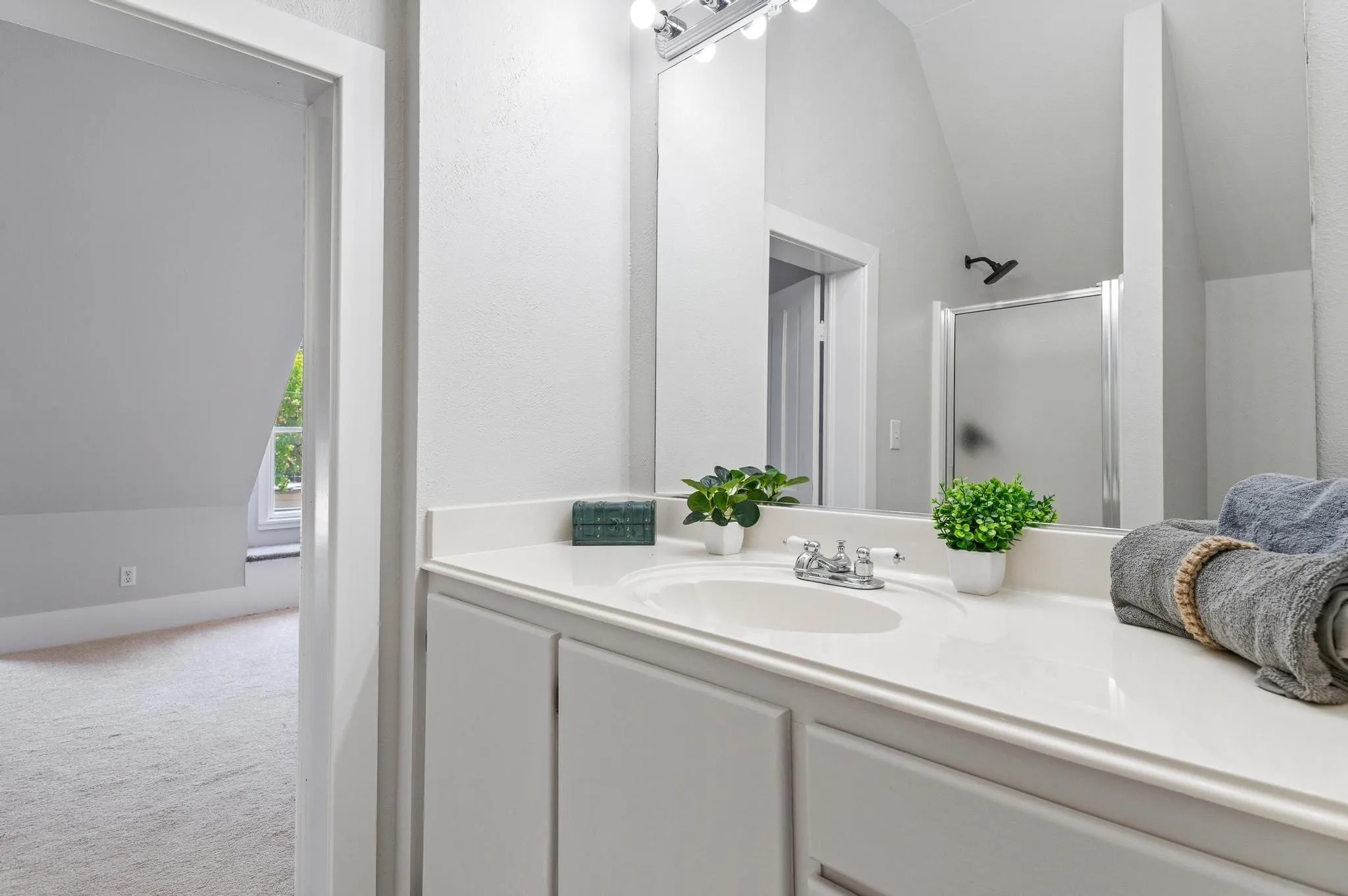 Single Family Residence For Sale in Hunt County , 1401 Arp Street, Commerce, Texas 75428, 5 Bedroom, 3 Bathroom, Garage spaces, 3,700 Sqft, built in 1900, Preowned, mls#21154017, Real Estate Agent in Commerce, Homes For Sale in Hunt county, Homes For Sale in Commerce, Realtor in Commerce Texas, Real Estate Brokerage Independent Realty Texas, Luminita Cordes Realtor