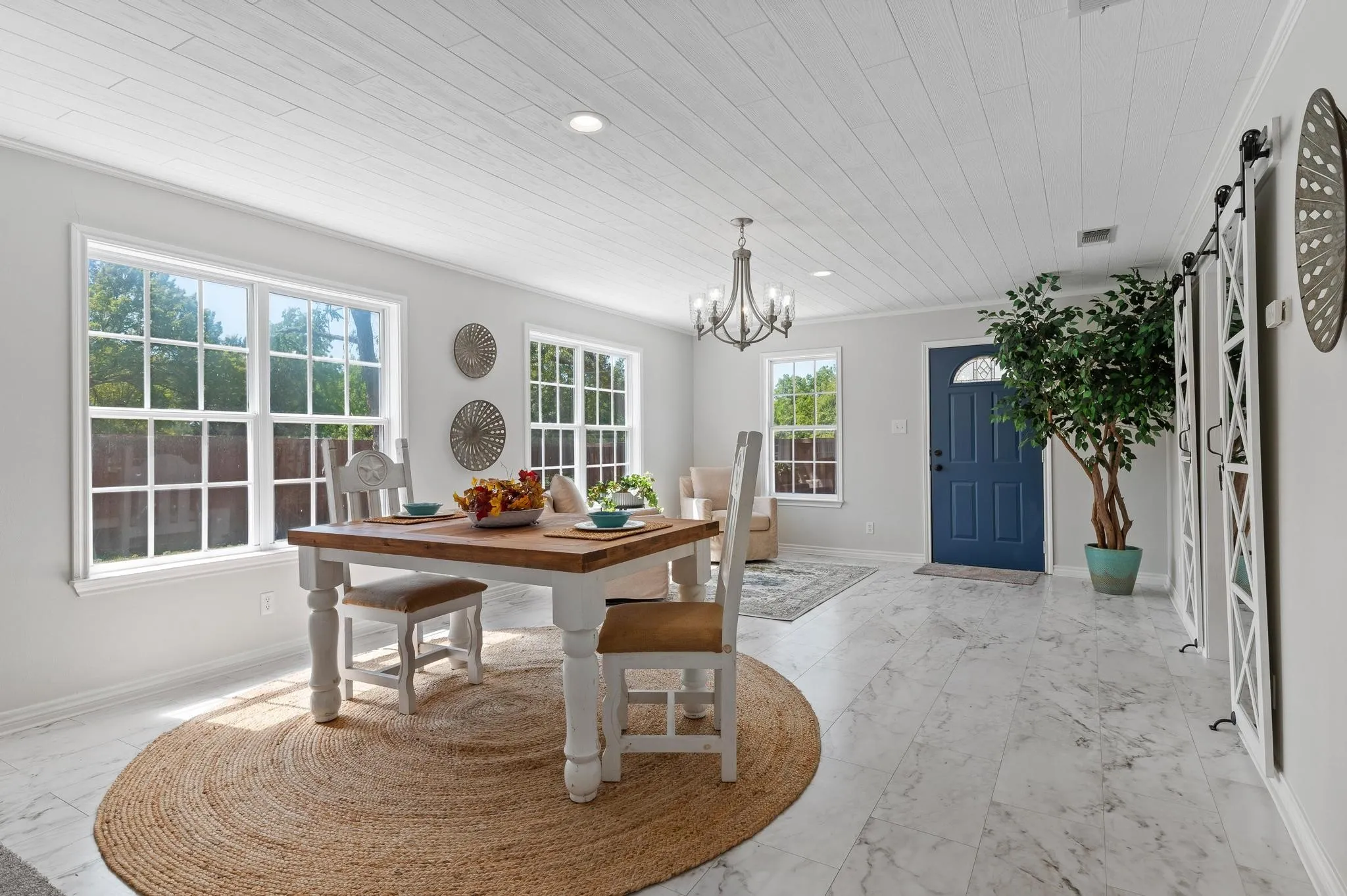 Single Family Residence For Sale in Hunt County , 1401 Arp Street, Commerce, Texas 75428, 5 Bedroom, 3 Bathroom, Garage spaces, 3,700 Sqft, built in 1900, Preowned, mls#21154017, Real Estate Agent in Commerce, Homes For Sale in Hunt county, Homes For Sale in Commerce, Realtor in Commerce Texas, Real Estate Brokerage Independent Realty Texas, Luminita Cordes Realtor
