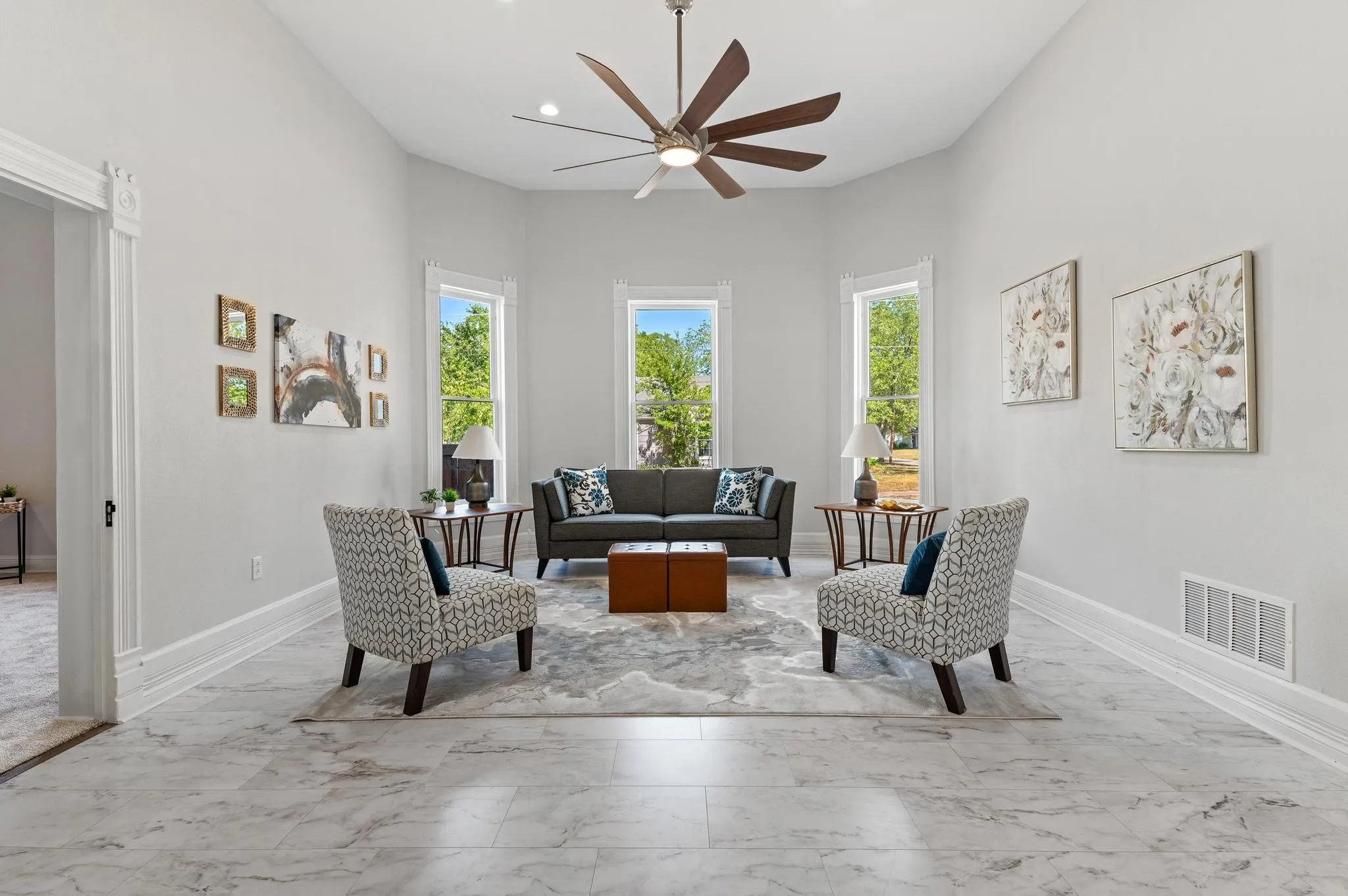 Single Family Residence For Sale in Hunt County , 1401 Arp Street, Commerce, Texas 75428, 5 Bedroom, 3 Bathroom, Garage spaces, 3,700 Sqft, built in 1900, Preowned, mls#21154017, Real Estate Agent in Commerce, Homes For Sale in Hunt county, Homes For Sale in Commerce, Realtor in Commerce Texas, Real Estate Brokerage Independent Realty Texas, Luminita Cordes Realtor