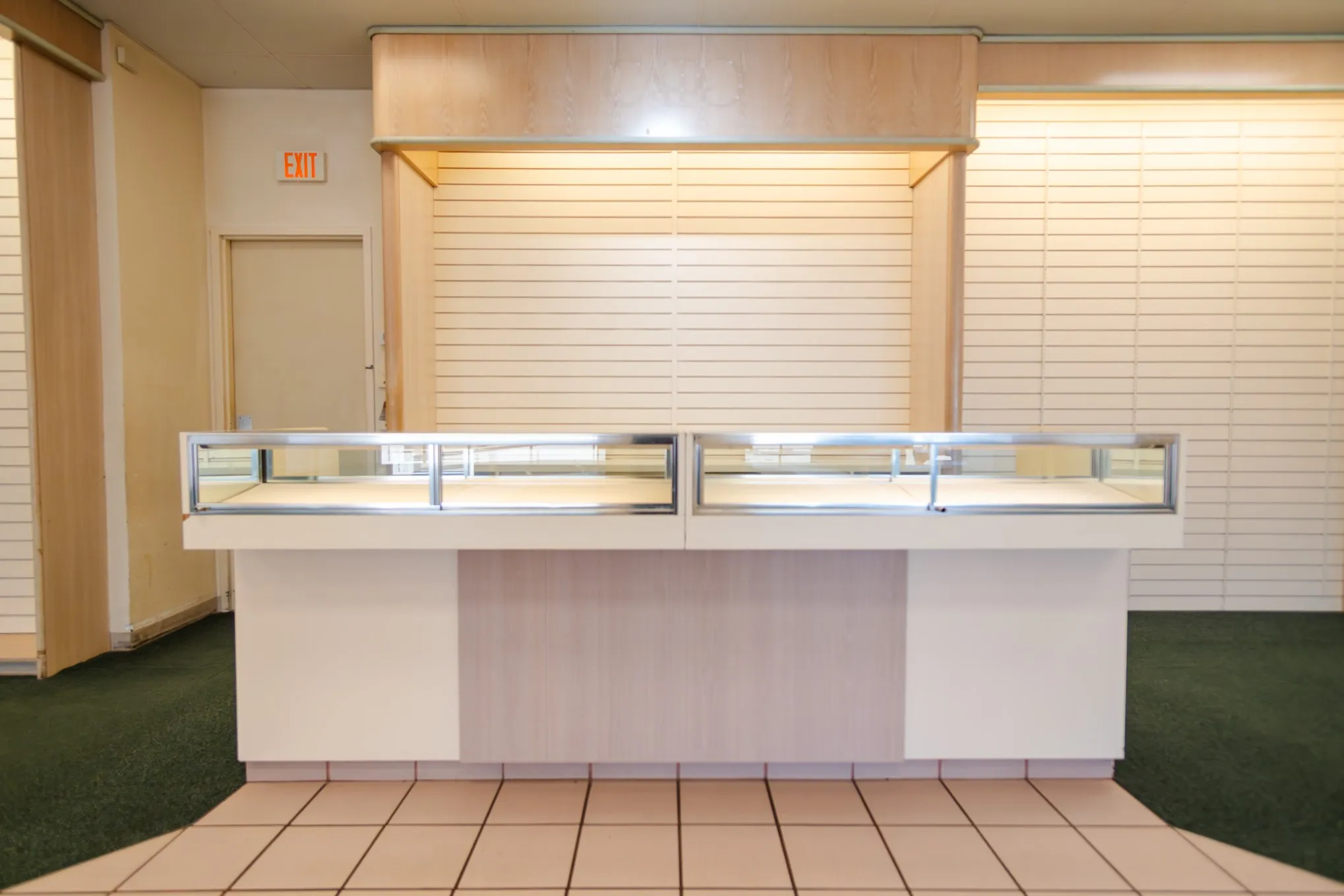 Retail For Rent in Fannin County , 2001 N State Highway 121, Bonham, Texas 75418, 0, 0, Garage spaces, 3,640 Sqft, built in 2008, Preowned, mls#21167501, Real Estate Agent in Bonham, Homes For Rent in Fannin county, Homes For Rent in Bonham, Realtor in Bonham Texas, Real Estate Brokerage Independent Realty Texas, Luminita Cordes Realtor