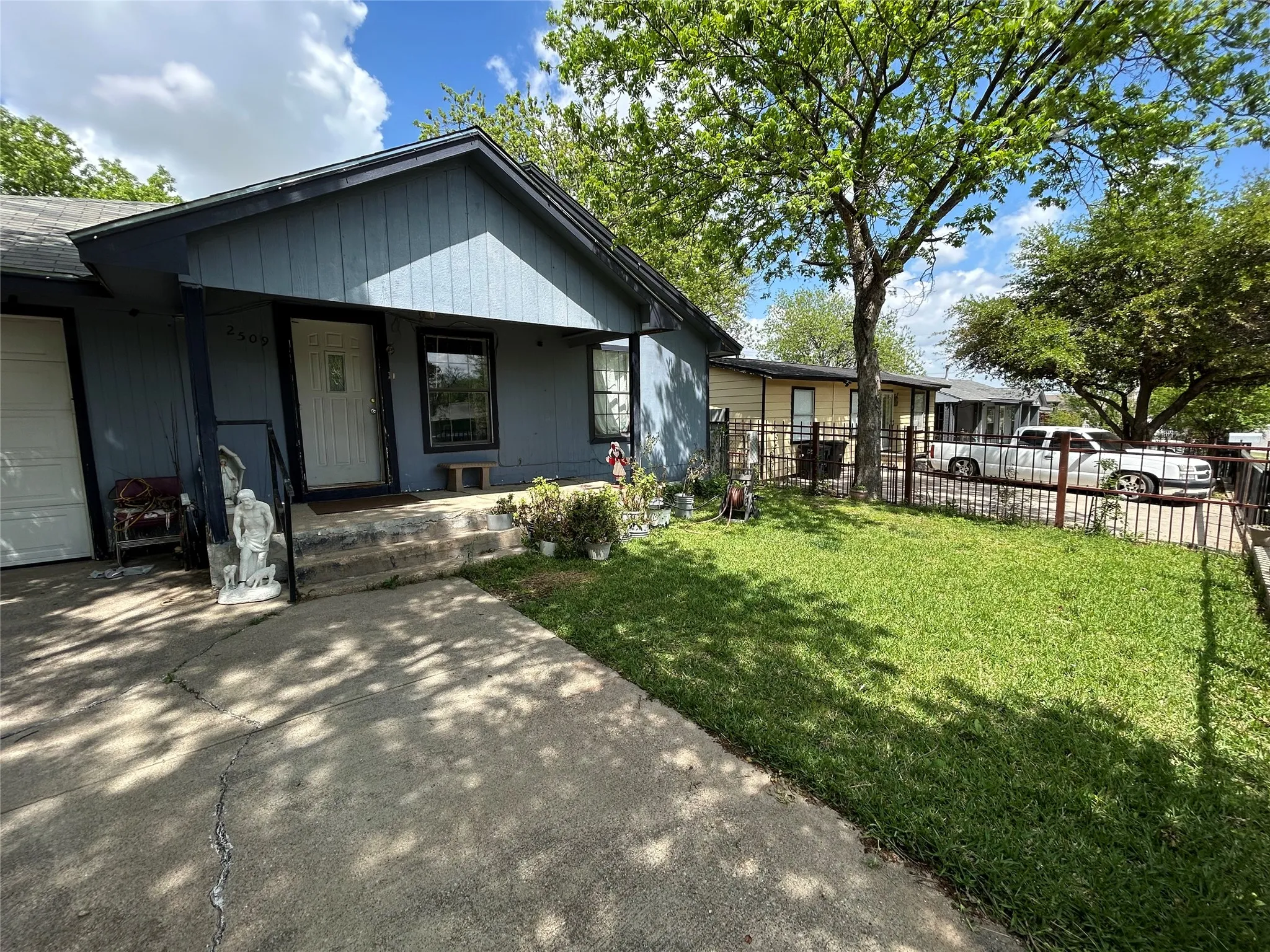 Single Family Residence For Sale in Tarrant County , 2509 Irion Avenue, Fort Worth, Texas 76106, 4 Bedroom, 2 Bathroom, 1 Garage spaces, 1,508 Sqft, built in 1941, mls#21170019, Real Estate Agent in Fort Worth, Homes For Sale in Tarrant county, Homes For Sale in Fort Worth, Realtor in Fort Worth Texas, Real Estate Brokerage Independent Realty Texas, Luminita Cordes Realtor