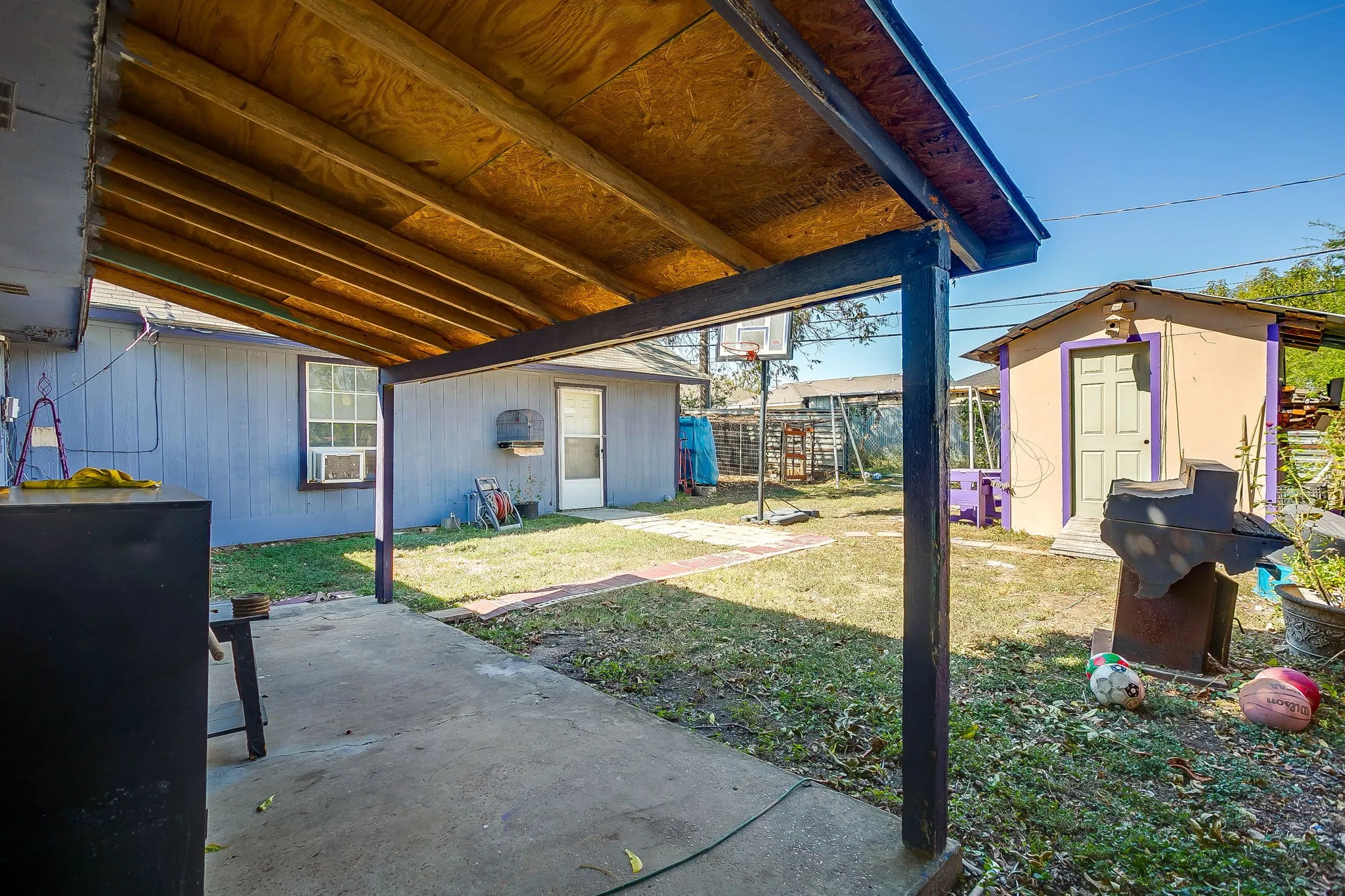 Single Family Residence For Sale in Tarrant County , 2509 Irion Avenue, Fort Worth, Texas 76106, 4 Bedroom, 2 Bathroom, 1 Garage spaces, 1,508 Sqft, built in 1941, mls#21170019, Real Estate Agent in Fort Worth, Homes For Sale in Tarrant county, Homes For Sale in Fort Worth, Realtor in Fort Worth Texas, Real Estate Brokerage Independent Realty Texas, Luminita Cordes Realtor