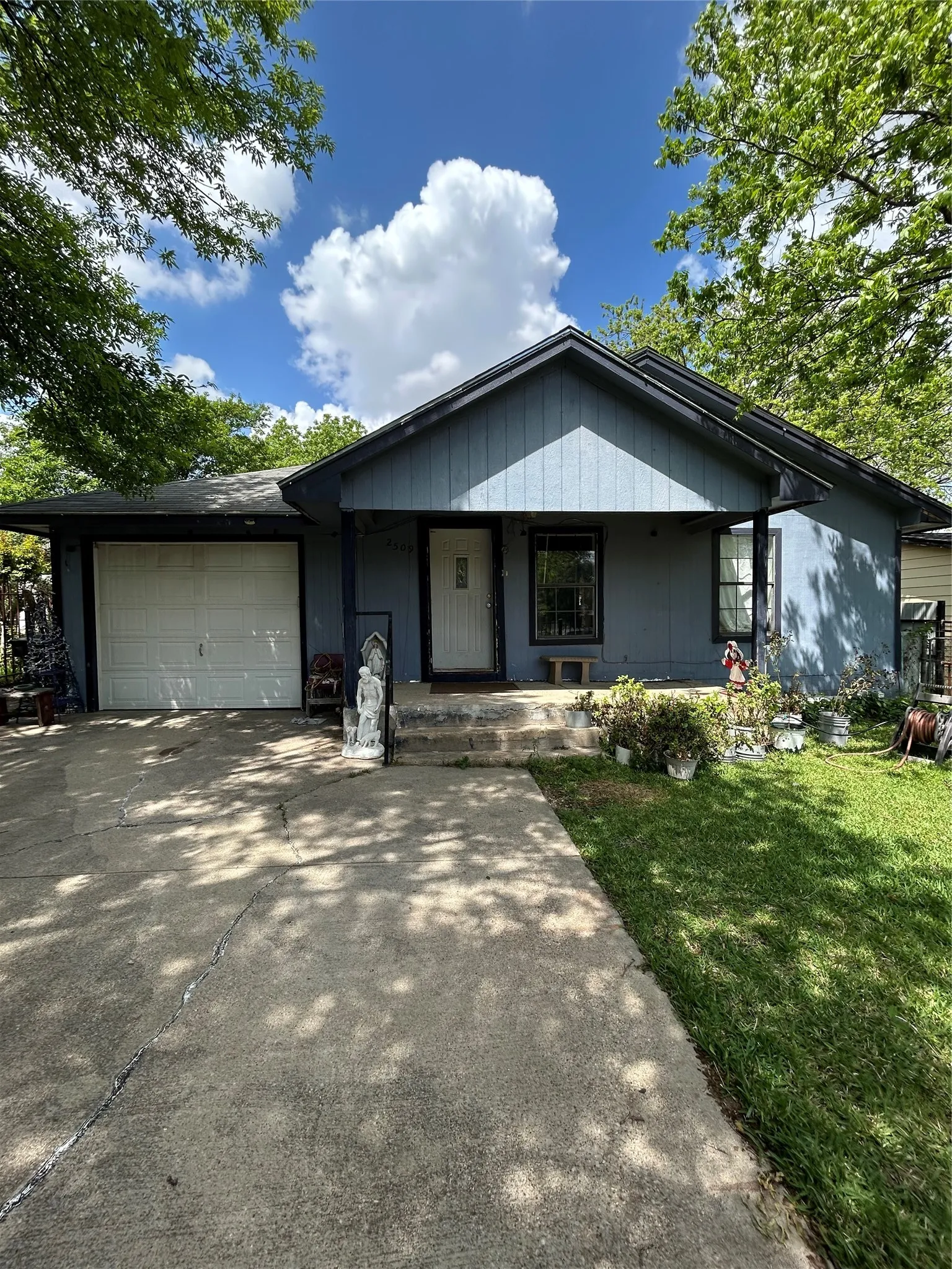Single Family Residence For Sale in Tarrant County , 2509 Irion Avenue, Fort Worth, Texas 76106, 4 Bedroom, 2 Bathroom, 1 Garage spaces, 1,508 Sqft, built in 1941, mls#21170019, Real Estate Agent in Fort Worth, Homes For Sale in Tarrant county, Homes For Sale in Fort Worth, Realtor in Fort Worth Texas, Real Estate Brokerage Independent Realty Texas, Luminita Cordes Realtor