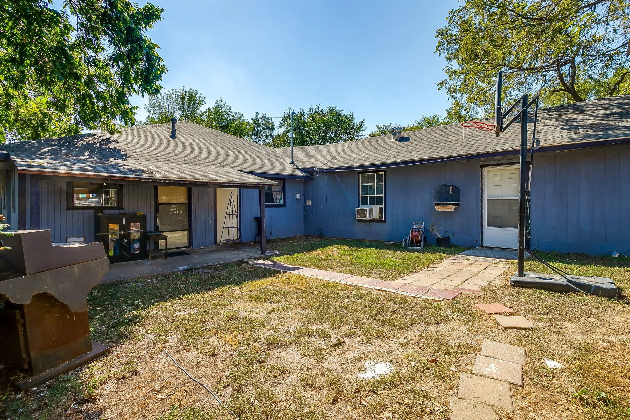 Single Family Residence For Sale in Tarrant County , 2509 Irion Avenue, Fort Worth, Texas 76106, 4 Bedroom, 2 Bathroom, 1 Garage spaces, 1,508 Sqft, built in 1941, mls#21170019, Real Estate Agent in Fort Worth, Homes For Sale in Tarrant county, Homes For Sale in Fort Worth, Realtor in Fort Worth Texas, Real Estate Brokerage Independent Realty Texas, Luminita Cordes Realtor