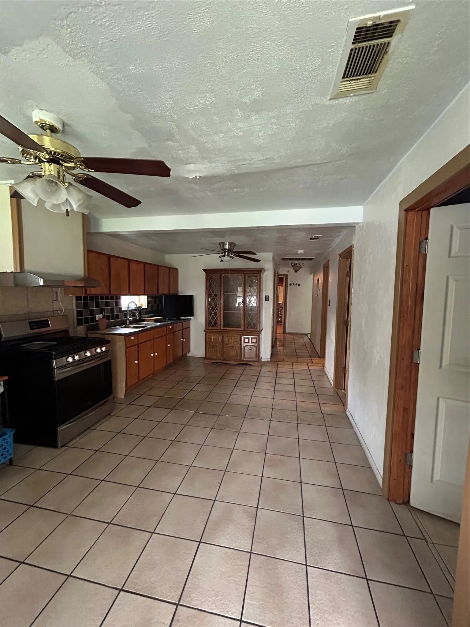 Single Family Residence For Sale in Tarrant County , 2509 Irion Avenue, Fort Worth, Texas 76106, 4 Bedroom, 2 Bathroom, 1 Garage spaces, 1,508 Sqft, built in 1941, mls#21170019, Real Estate Agent in Fort Worth, Homes For Sale in Tarrant county, Homes For Sale in Fort Worth, Realtor in Fort Worth Texas, Real Estate Brokerage Independent Realty Texas, Luminita Cordes Realtor