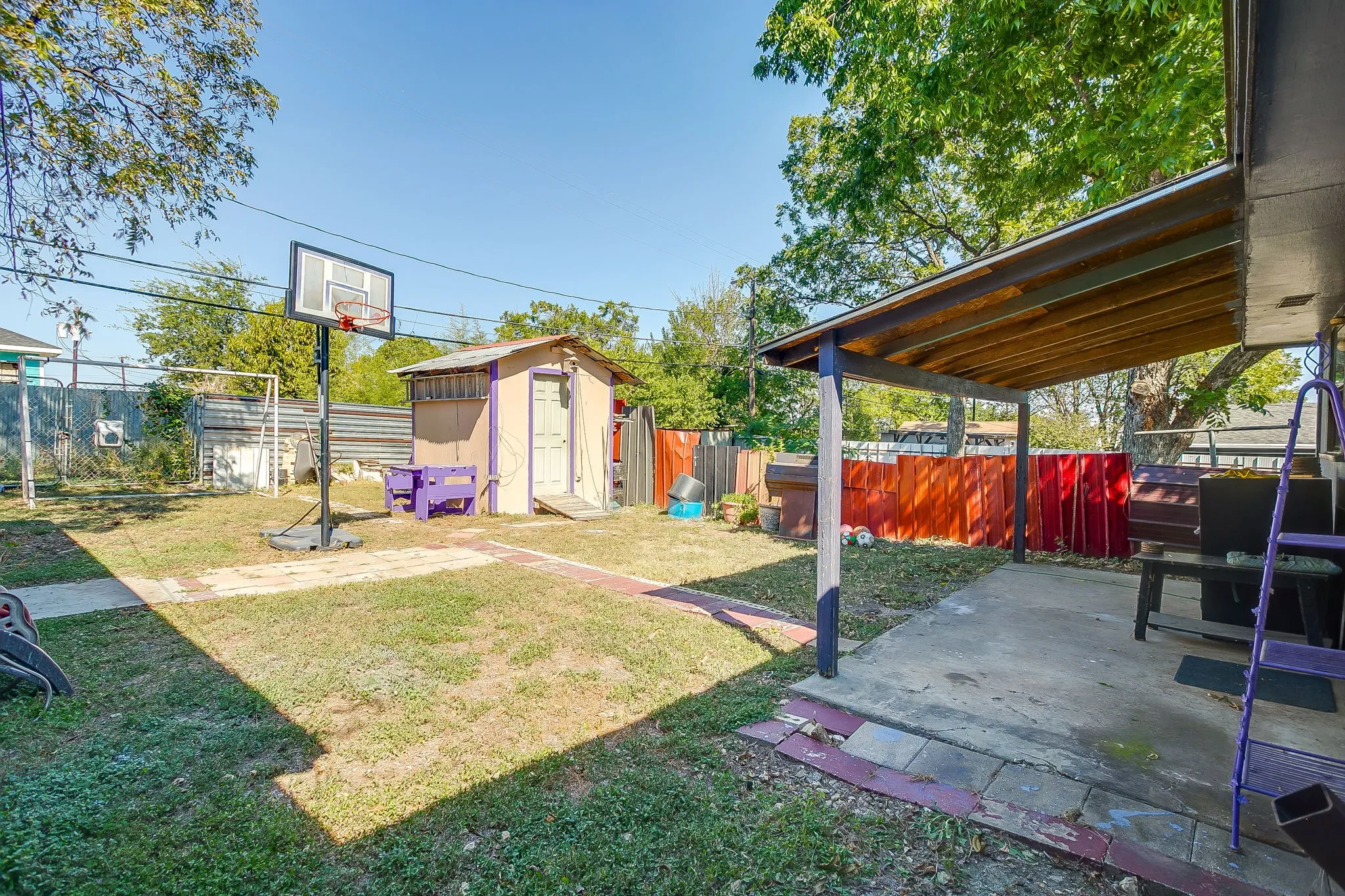 Single Family Residence For Sale in Tarrant County , 2509 Irion Avenue, Fort Worth, Texas 76106, 4 Bedroom, 2 Bathroom, 1 Garage spaces, 1,508 Sqft, built in 1941, mls#21170019, Real Estate Agent in Fort Worth, Homes For Sale in Tarrant county, Homes For Sale in Fort Worth, Realtor in Fort Worth Texas, Real Estate Brokerage Independent Realty Texas, Luminita Cordes Realtor