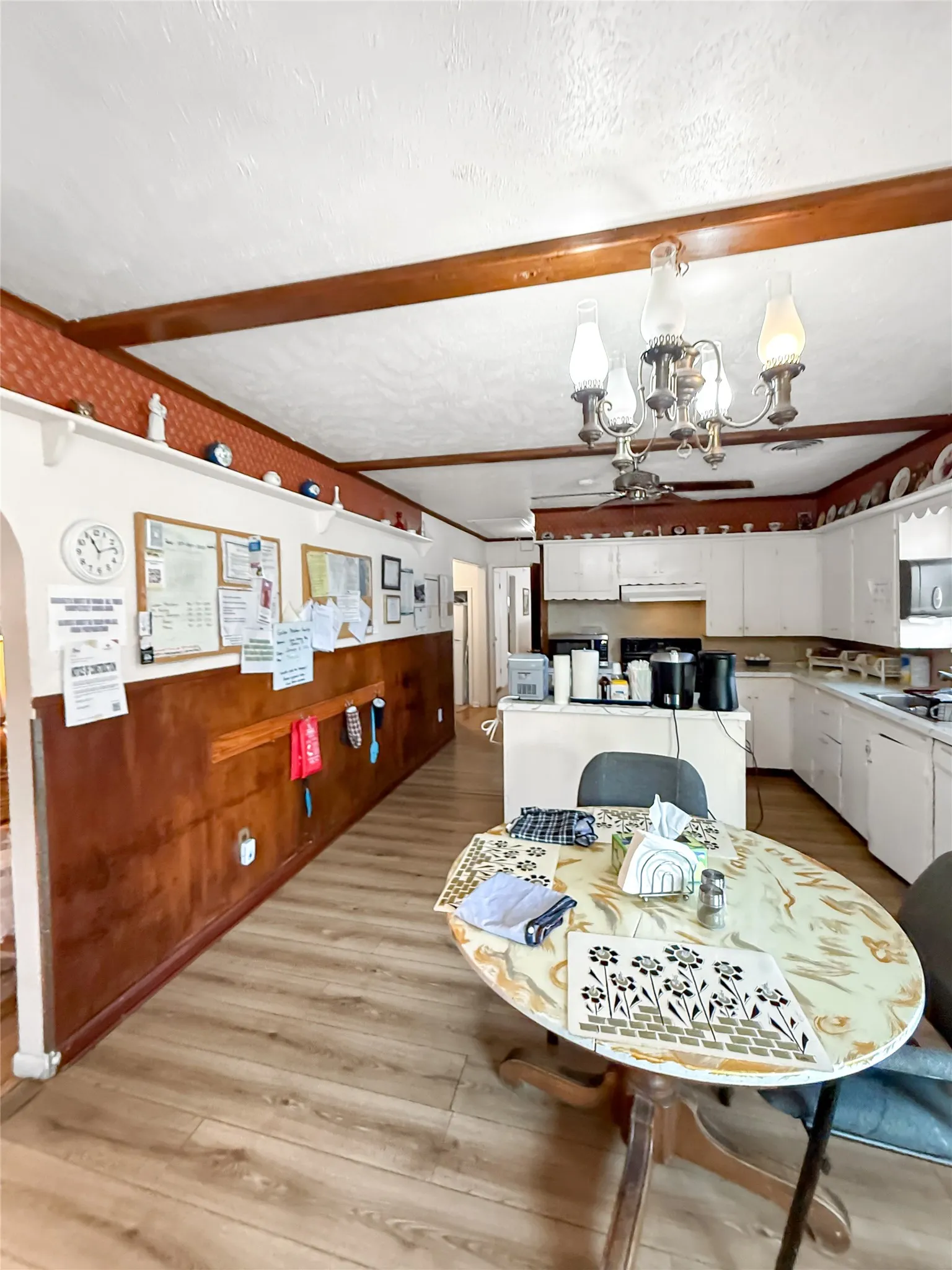 Single Family Residence For Sale in Denton County , 3200 Donna Road, Denton, Texas 76207, 10 Bedroom, 4 Bathroom, Garage spaces, 3,459 Sqft, built in 1971, Preowned, mls#21169972, Real Estate Agent in Denton, Homes For Sale in Denton county, Homes For Sale in Denton, Realtor in Denton Texas, Real Estate Brokerage Independent Realty Texas, Luminita Cordes Realtor
