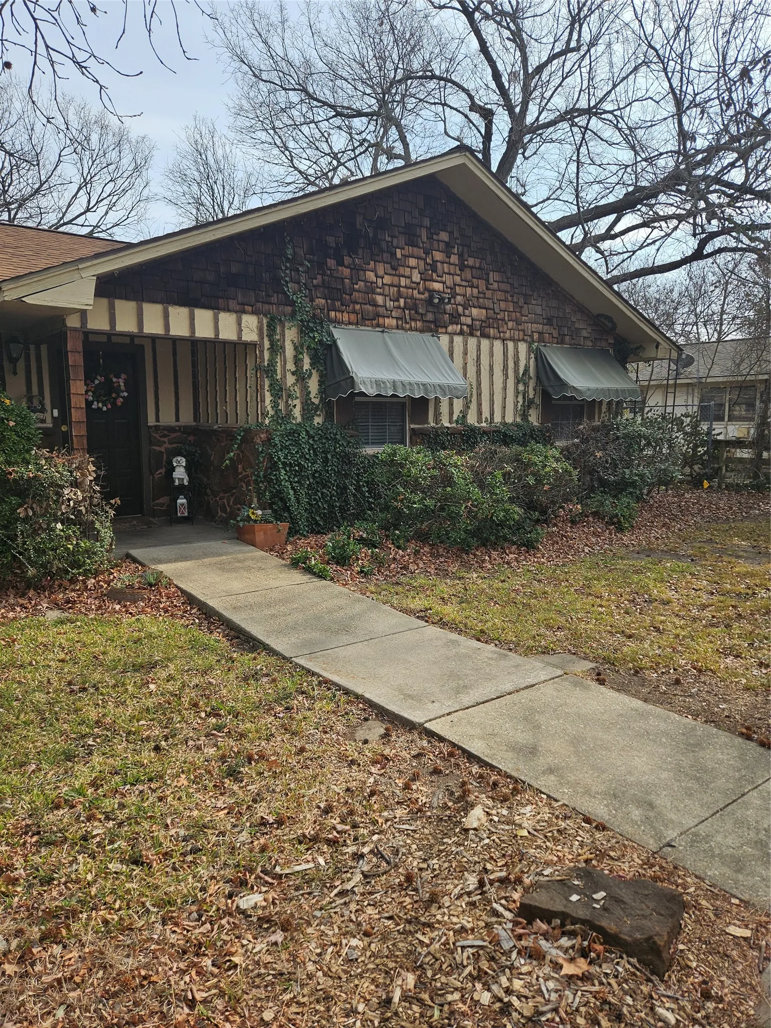 Single Family Residence For Sale in Denton County , 3200 Donna Road, Denton, Texas 76207, 10 Bedroom, 4 Bathroom, Garage spaces, 3,459 Sqft, built in 1971, Preowned, mls#21169972, Real Estate Agent in Denton, Homes For Sale in Denton county, Homes For Sale in Denton, Realtor in Denton Texas, Real Estate Brokerage Independent Realty Texas, Luminita Cordes Realtor