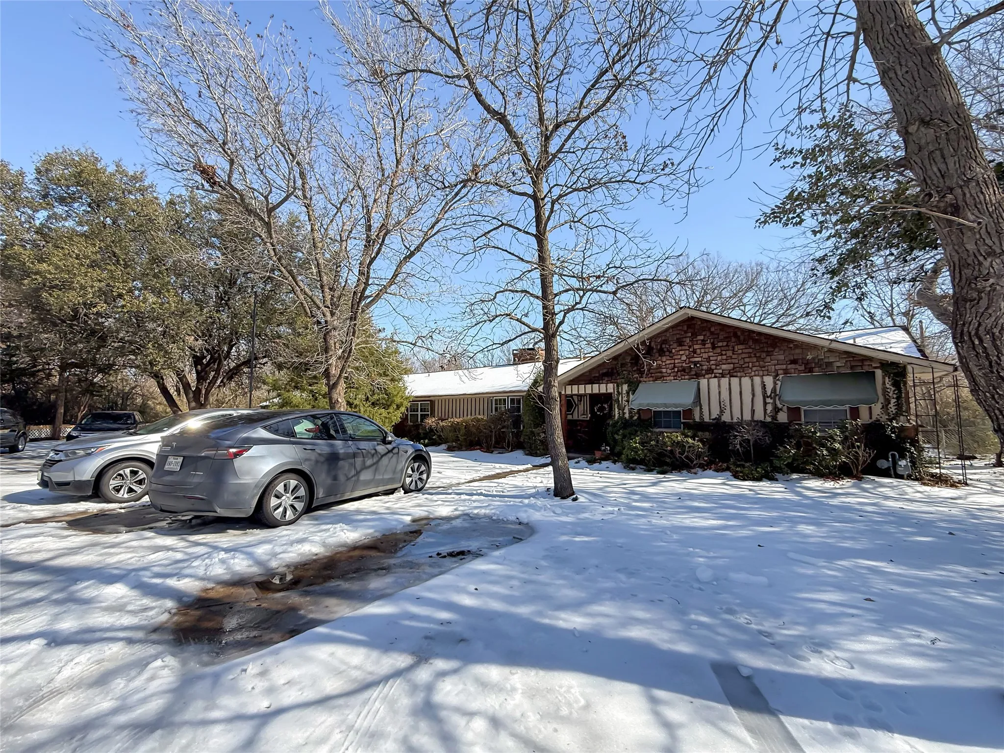 Single Family Residence For Sale in Denton County , 3200 Donna Road, Denton, Texas 76207, 10 Bedroom, 4 Bathroom, Garage spaces, 3,459 Sqft, built in 1971, Preowned, mls#21169972, Real Estate Agent in Denton, Homes For Sale in Denton county, Homes For Sale in Denton, Realtor in Denton Texas, Real Estate Brokerage Independent Realty Texas, Luminita Cordes Realtor