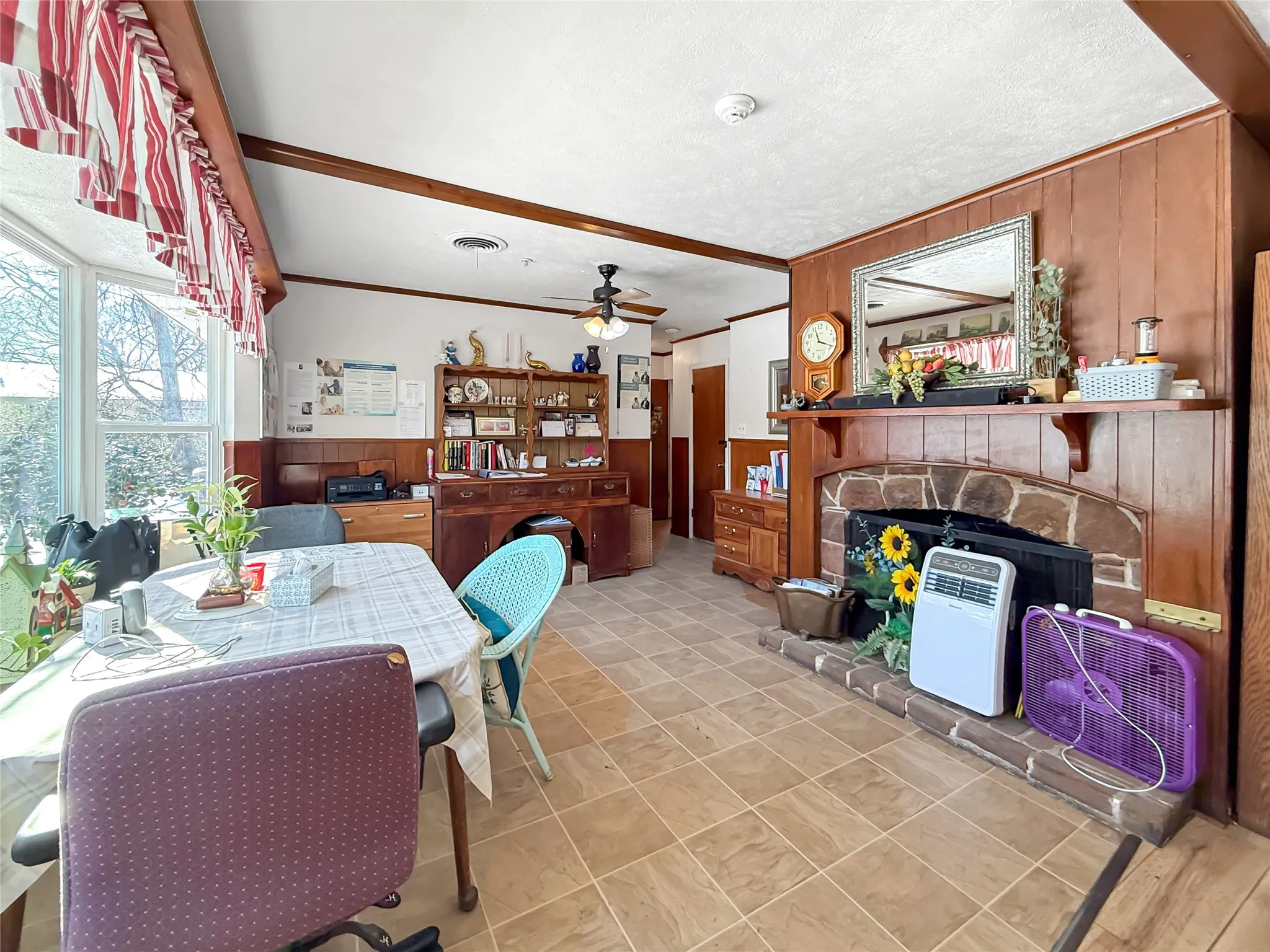 Single Family Residence For Sale in Denton County , 3200 Donna Road, Denton, Texas 76207, 10 Bedroom, 4 Bathroom, Garage spaces, 3,459 Sqft, built in 1971, Preowned, mls#21169972, Real Estate Agent in Denton, Homes For Sale in Denton county, Homes For Sale in Denton, Realtor in Denton Texas, Real Estate Brokerage Independent Realty Texas, Luminita Cordes Realtor