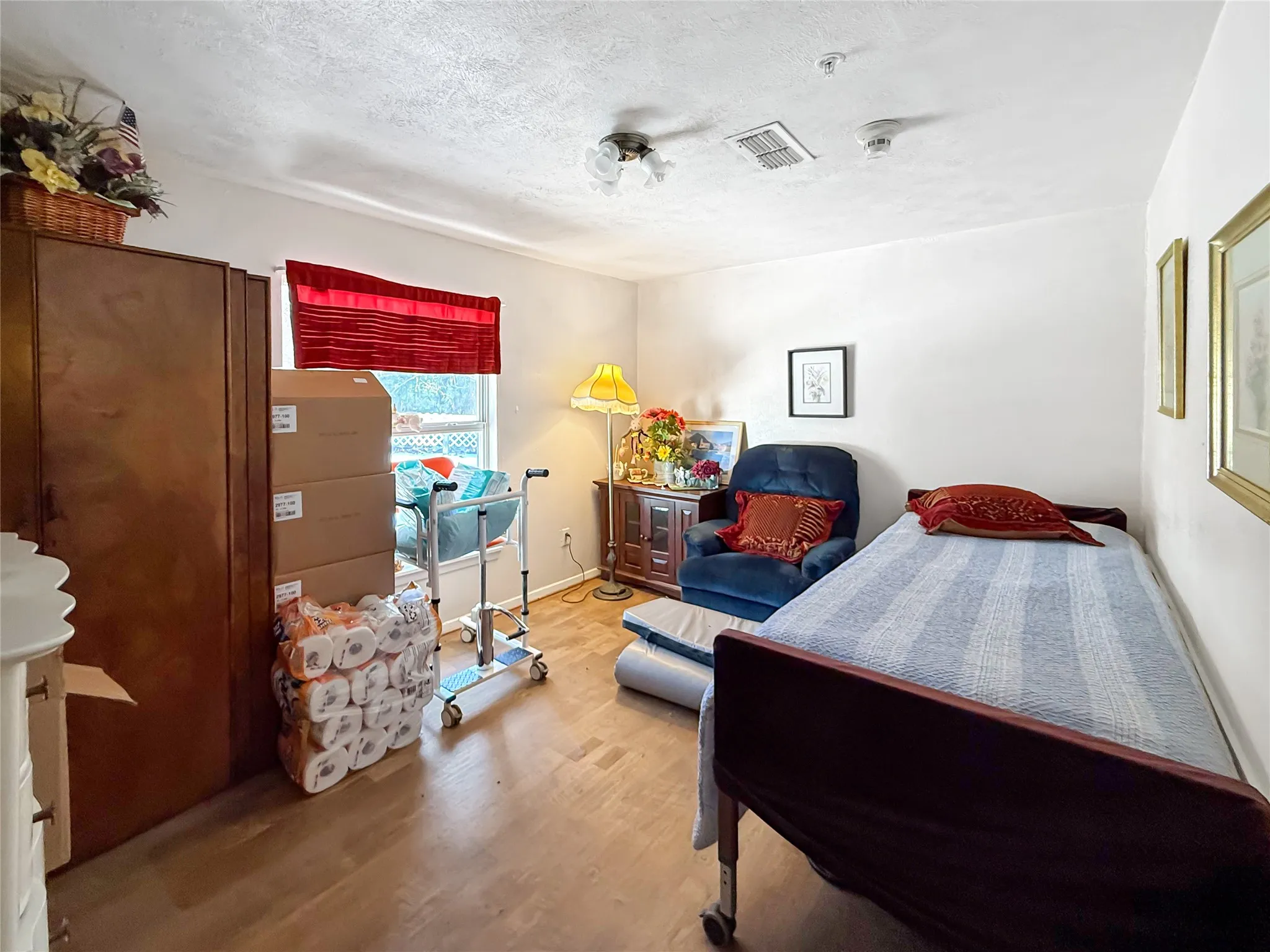 Single Family Residence For Sale in Denton County , 3200 Donna Road, Denton, Texas 76207, 10 Bedroom, 4 Bathroom, Garage spaces, 3,459 Sqft, built in 1971, Preowned, mls#21169972, Real Estate Agent in Denton, Homes For Sale in Denton county, Homes For Sale in Denton, Realtor in Denton Texas, Real Estate Brokerage Independent Realty Texas, Luminita Cordes Realtor
