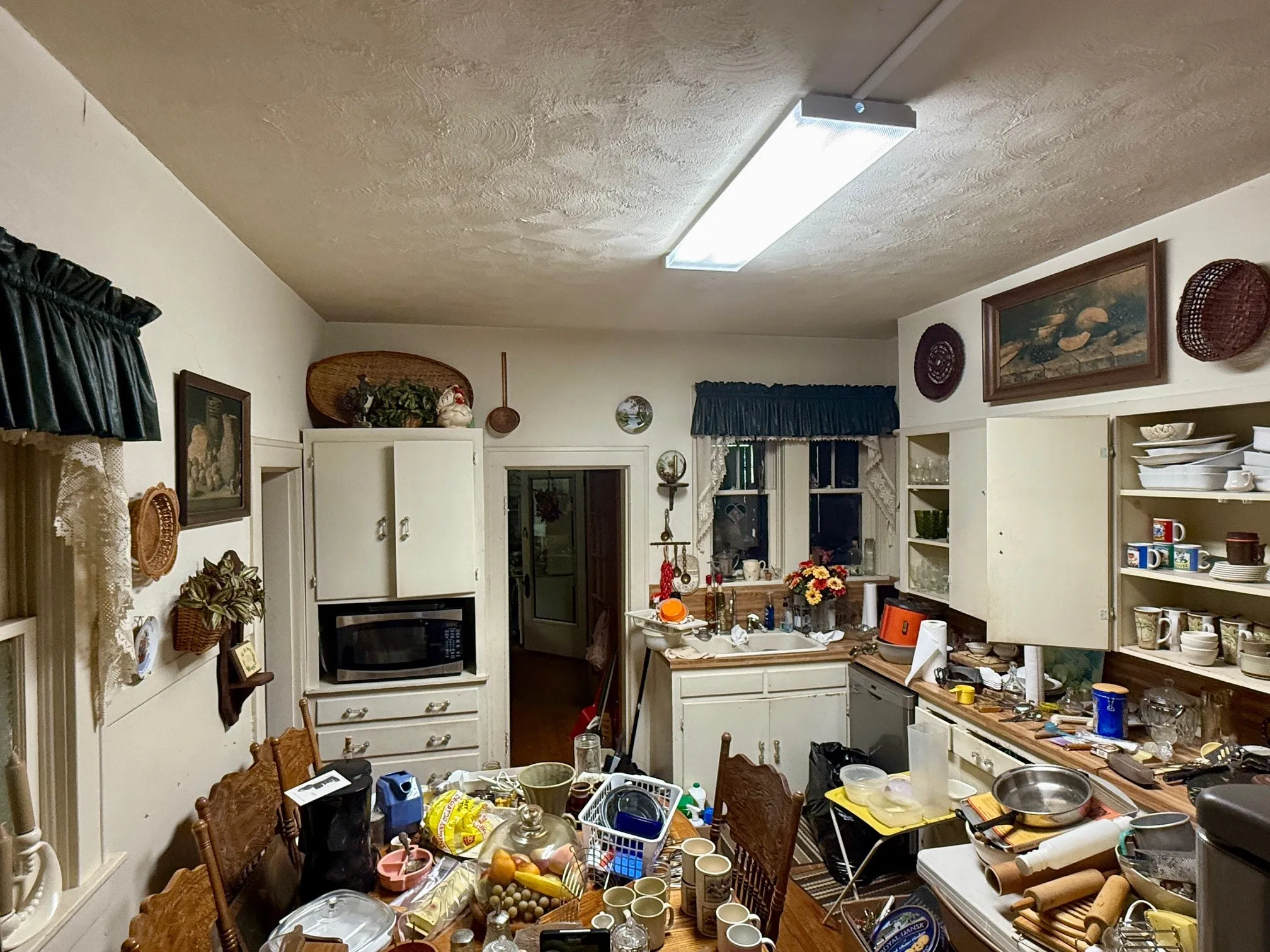 Single Family Residence For Sale in Kaufman County , 203b N Rockwall Avenue, Terrell, Texas 75160, 4 Bedroom, 3 Bathroom, Garage spaces, 4,633 Sqft, built in 1922, Preowned, mls#21170124, Real Estate Agent in Terrell, Homes For Sale in Kaufman county, Homes For Sale in Terrell, Realtor in Terrell Texas, Real Estate Brokerage Independent Realty Texas, Luminita Cordes Realtor