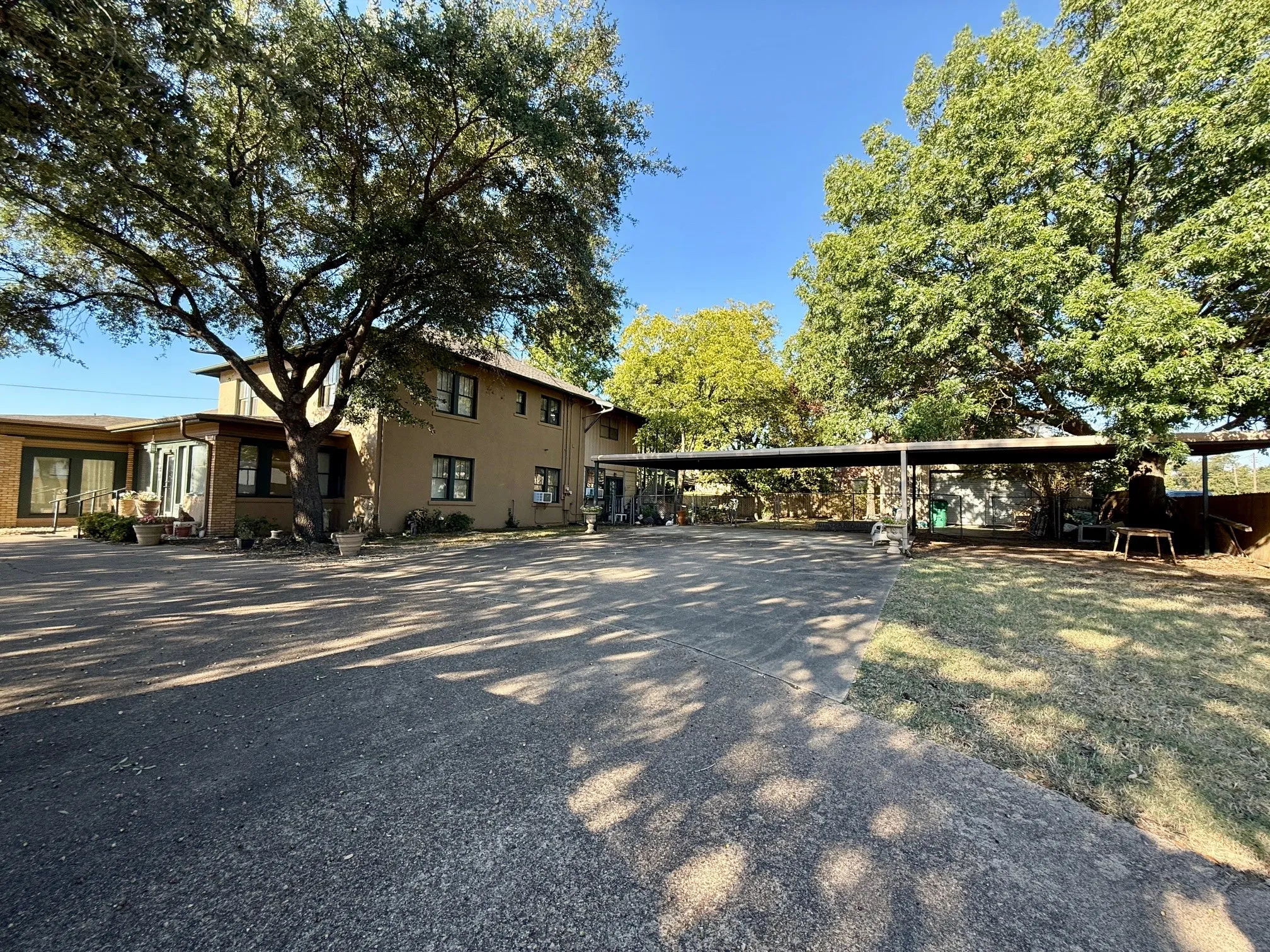 Single Family Residence For Sale in Kaufman County , 203b N Rockwall Avenue, Terrell, Texas 75160, 4 Bedroom, 3 Bathroom, Garage spaces, 4,633 Sqft, built in 1922, Preowned, mls#21170124, Real Estate Agent in Terrell, Homes For Sale in Kaufman county, Homes For Sale in Terrell, Realtor in Terrell Texas, Real Estate Brokerage Independent Realty Texas, Luminita Cordes Realtor