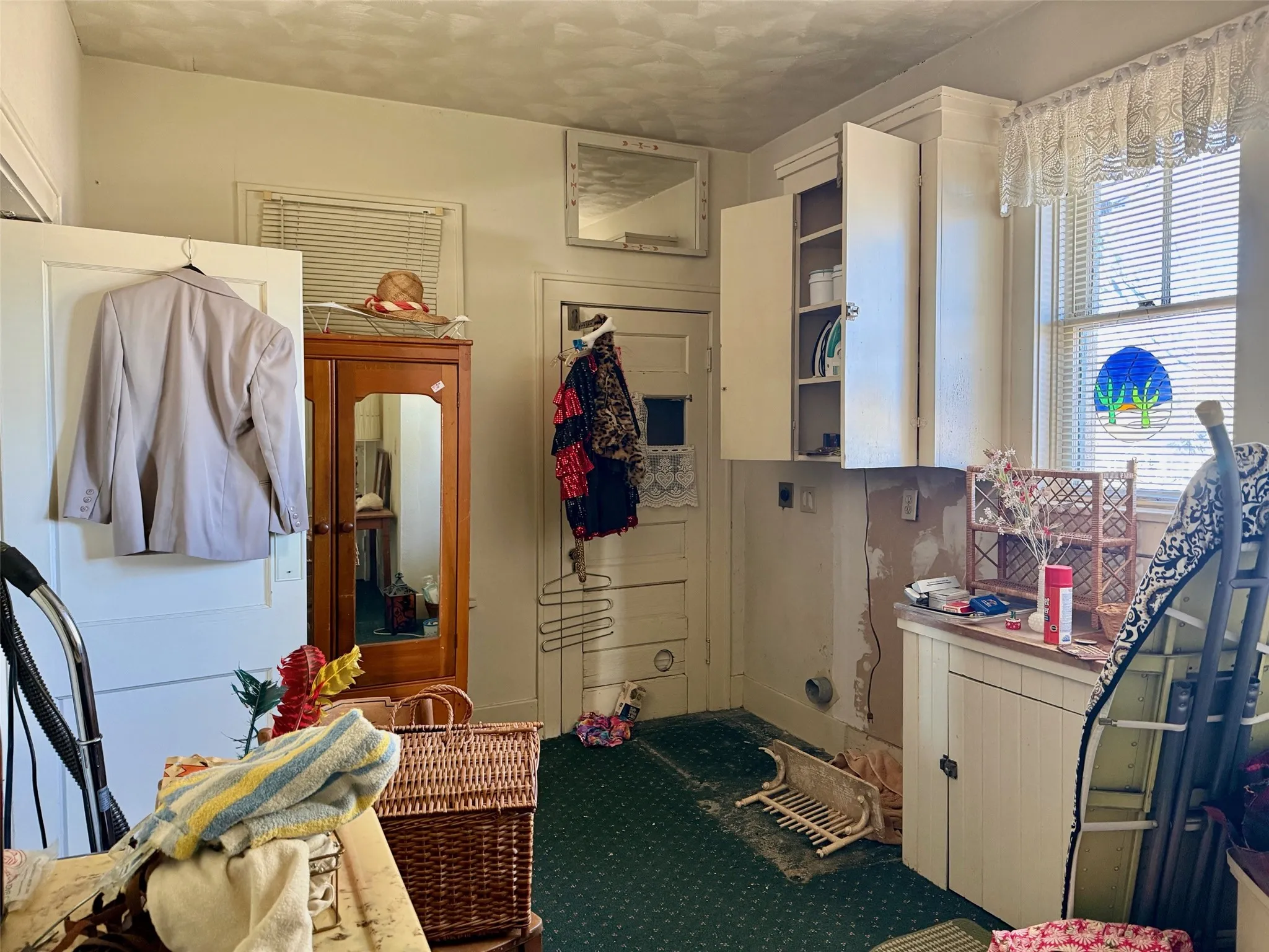 Single Family Residence For Sale in Kaufman County , 203b N Rockwall Avenue, Terrell, Texas 75160, 4 Bedroom, 3 Bathroom, Garage spaces, 4,633 Sqft, built in 1922, Preowned, mls#21170124, Real Estate Agent in Terrell, Homes For Sale in Kaufman county, Homes For Sale in Terrell, Realtor in Terrell Texas, Real Estate Brokerage Independent Realty Texas, Luminita Cordes Realtor