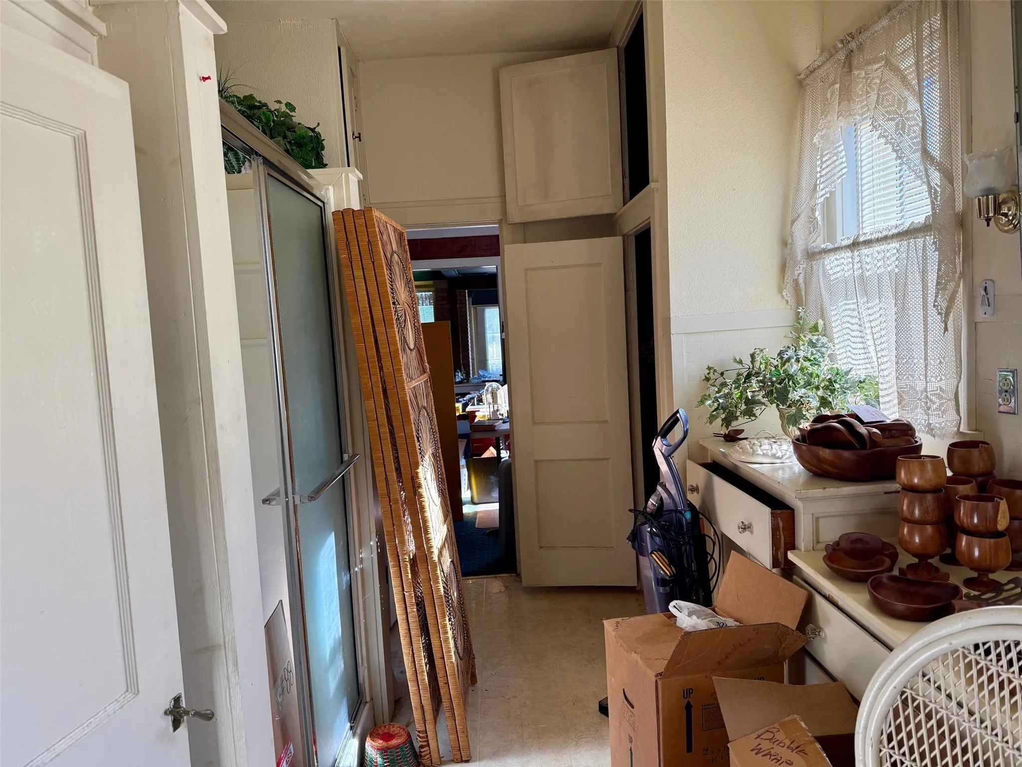 Single Family Residence For Sale in Kaufman County , 203b N Rockwall Avenue, Terrell, Texas 75160, 4 Bedroom, 3 Bathroom, Garage spaces, 4,633 Sqft, built in 1922, Preowned, mls#21170124, Real Estate Agent in Terrell, Homes For Sale in Kaufman county, Homes For Sale in Terrell, Realtor in Terrell Texas, Real Estate Brokerage Independent Realty Texas, Luminita Cordes Realtor