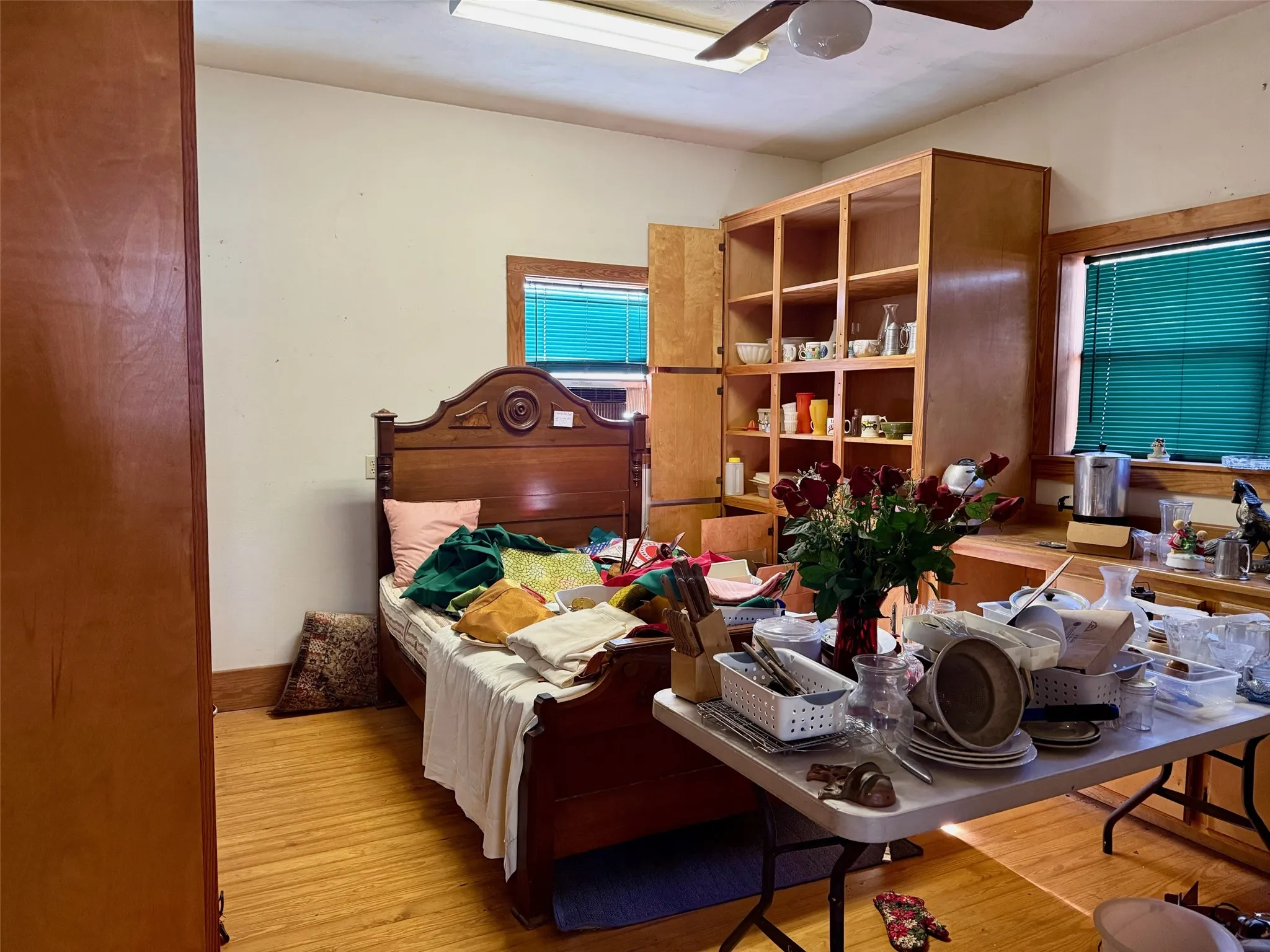 Single Family Residence For Sale in Kaufman County , 203b N Rockwall Avenue, Terrell, Texas 75160, 4 Bedroom, 3 Bathroom, Garage spaces, 4,633 Sqft, built in 1922, Preowned, mls#21170124, Real Estate Agent in Terrell, Homes For Sale in Kaufman county, Homes For Sale in Terrell, Realtor in Terrell Texas, Real Estate Brokerage Independent Realty Texas, Luminita Cordes Realtor