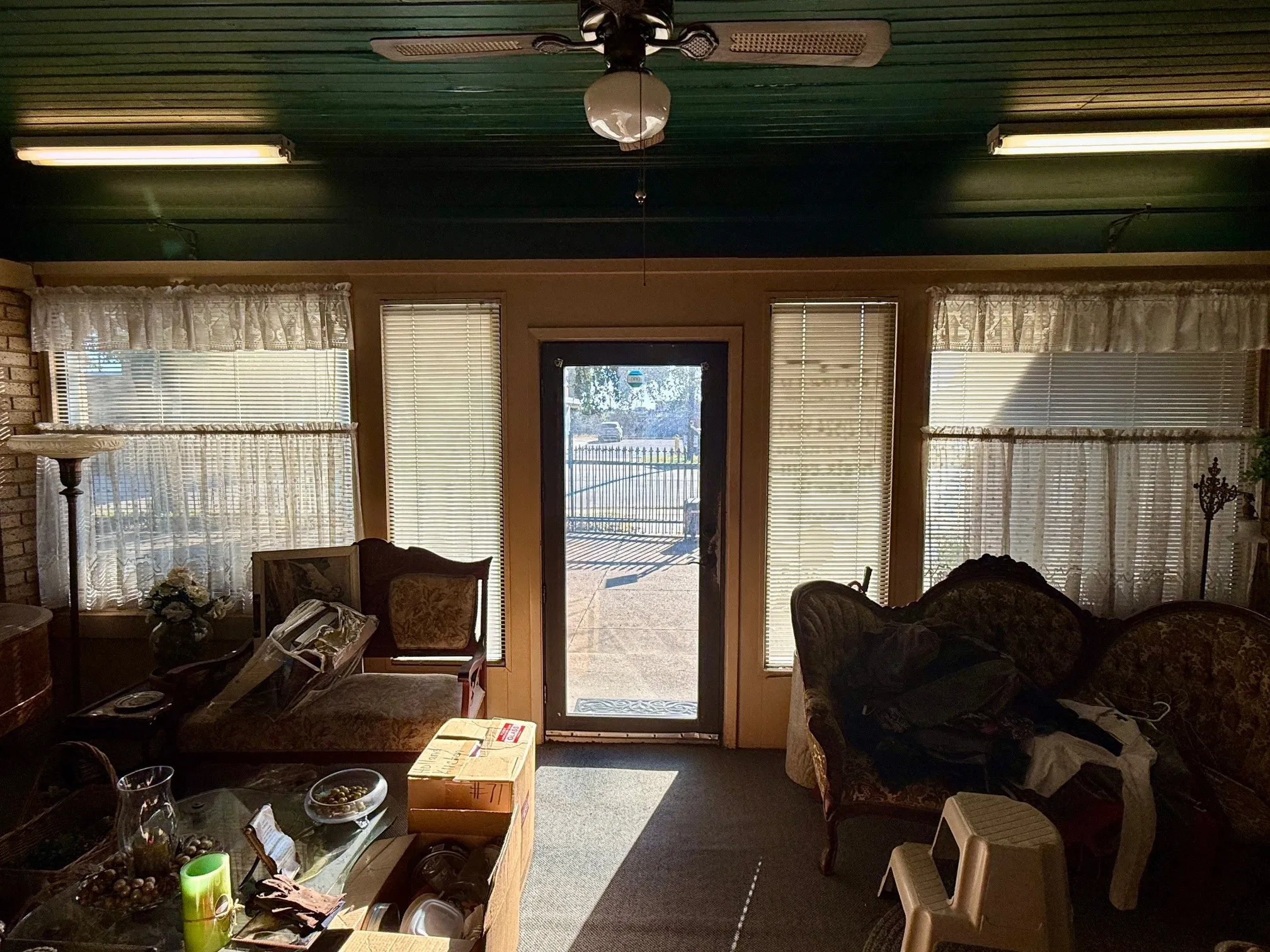 Single Family Residence For Sale in Kaufman County , 203b N Rockwall Avenue, Terrell, Texas 75160, 4 Bedroom, 3 Bathroom, Garage spaces, 4,633 Sqft, built in 1922, Preowned, mls#21170124, Real Estate Agent in Terrell, Homes For Sale in Kaufman county, Homes For Sale in Terrell, Realtor in Terrell Texas, Real Estate Brokerage Independent Realty Texas, Luminita Cordes Realtor