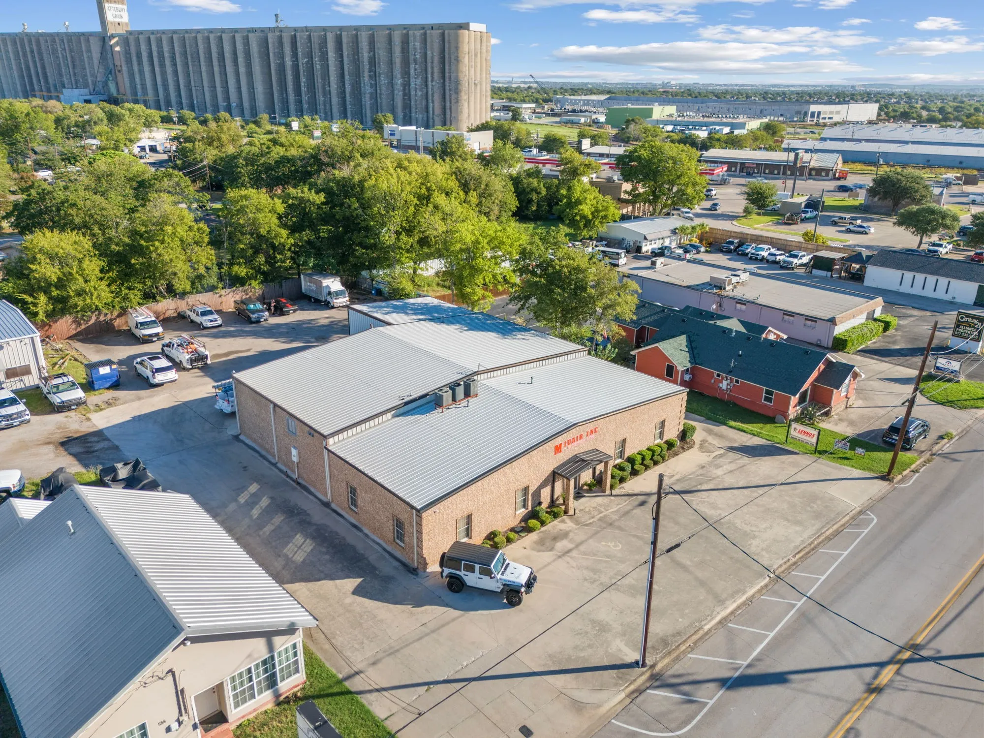 Office For Sale in Tarrant County , 132 W Mcleroy Boulevard, Saginaw, Texas 76179, 0, 0, Garage spaces, 0 Sqft, built in 1997, Preowned, Price $1,310,000, mls#21170198, Real Estate Agent in Saginaw, Homes For Sale in Tarrant county, Homes For Sale in Saginaw, Realtor in Saginaw Texas, Real Estate Brokerage Independent Realty Texas, Luminita Cordes Realtor