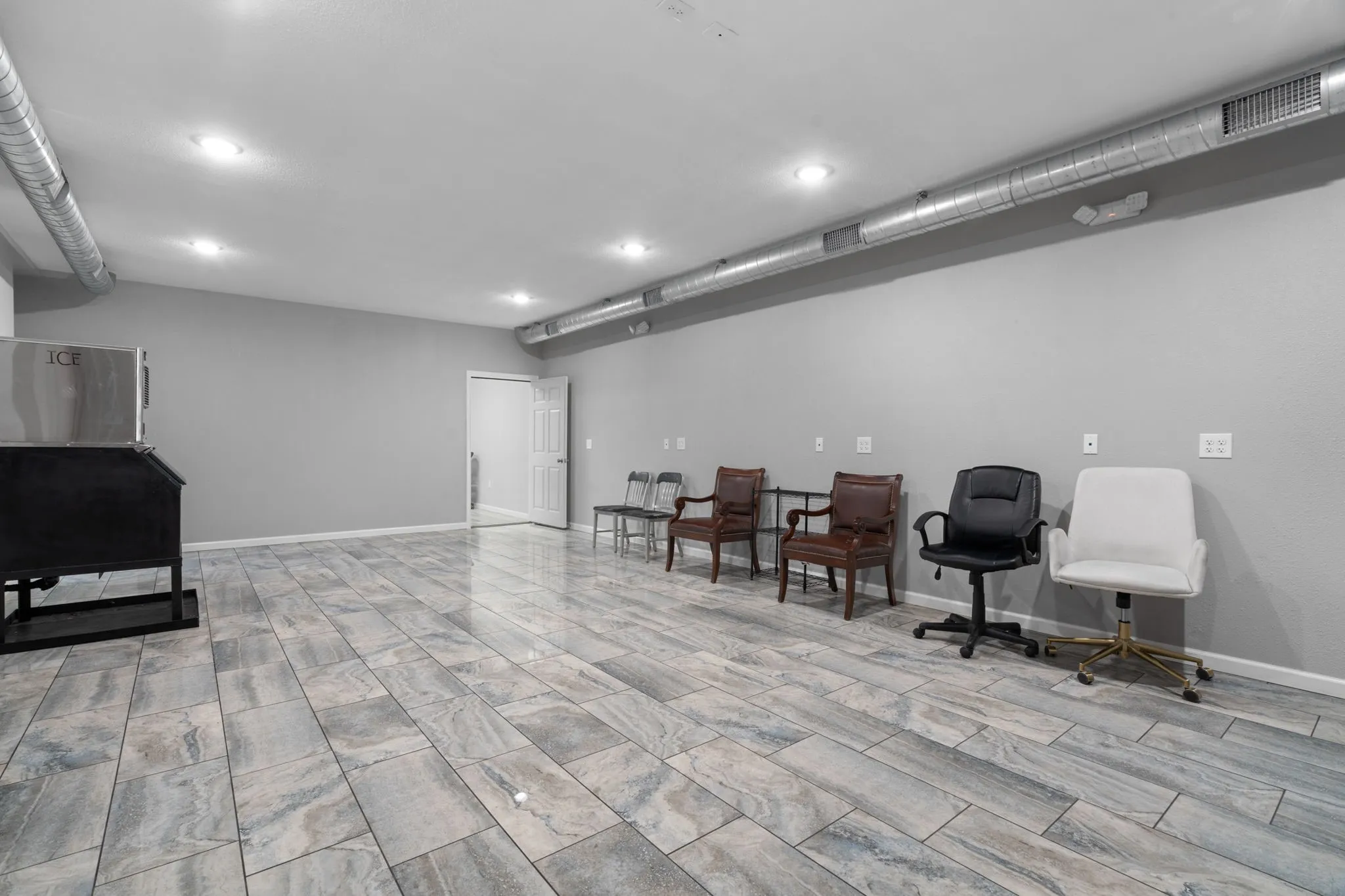 Office For Sale in Tarrant County , 132 W Mcleroy Boulevard, Saginaw, Texas 76179, 0, 0, Garage spaces, 0 Sqft, built in 1997, Preowned, Price $1,310,000, mls#21170198, Real Estate Agent in Saginaw, Homes For Sale in Tarrant county, Homes For Sale in Saginaw, Realtor in Saginaw Texas, Real Estate Brokerage Independent Realty Texas, Luminita Cordes Realtor