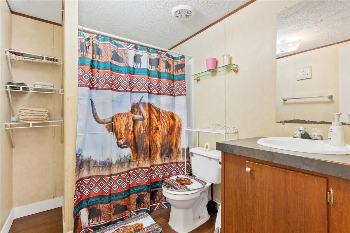 Mobile Home For Sale in Mc Lennan County , 247 N Lake Street, Axtell, Texas 76624, 5 Bedroom, 2 Bathroom, Garage spaces, 2,016 Sqft, built in 2013, mls#21170191, Real Estate Agent in Axtell, Homes For Sale in Mc Lennan county, Homes For Sale in Axtell, Realtor in Axtell Texas, Real Estate Brokerage Independent Realty Texas, Luminita Cordes Realtor