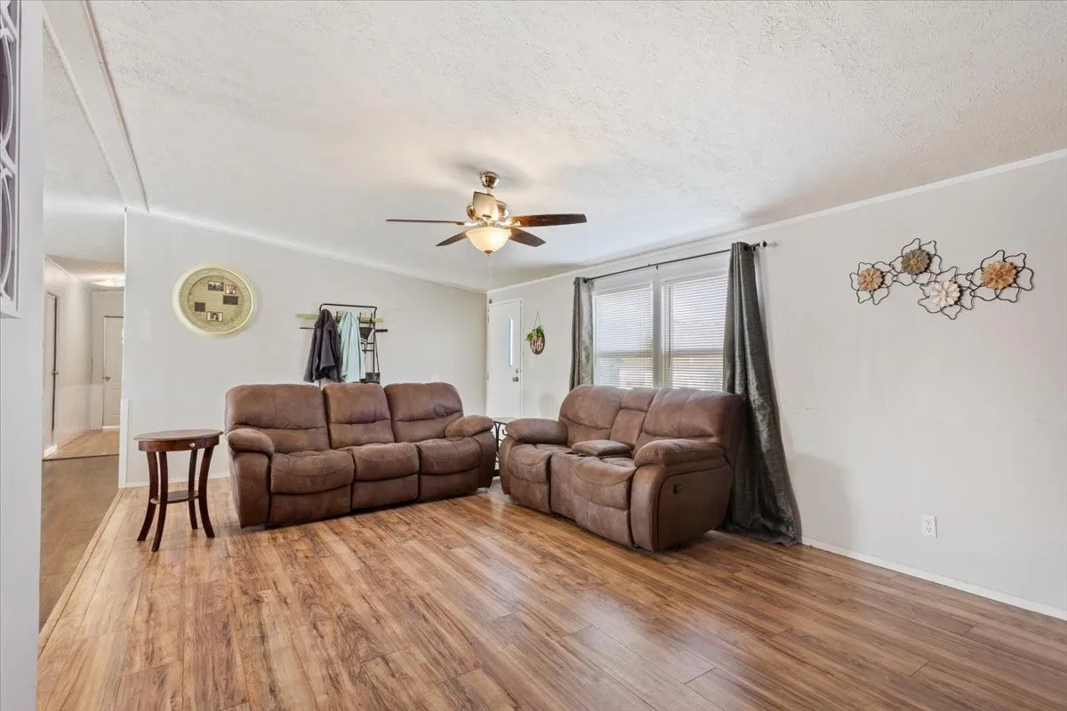 Mobile Home For Sale in Mc Lennan County , 247 N Lake Street, Axtell, Texas 76624, 5 Bedroom, 2 Bathroom, Garage spaces, 2,016 Sqft, built in 2013, mls#21170191, Real Estate Agent in Axtell, Homes For Sale in Mc Lennan county, Homes For Sale in Axtell, Realtor in Axtell Texas, Real Estate Brokerage Independent Realty Texas, Luminita Cordes Realtor
