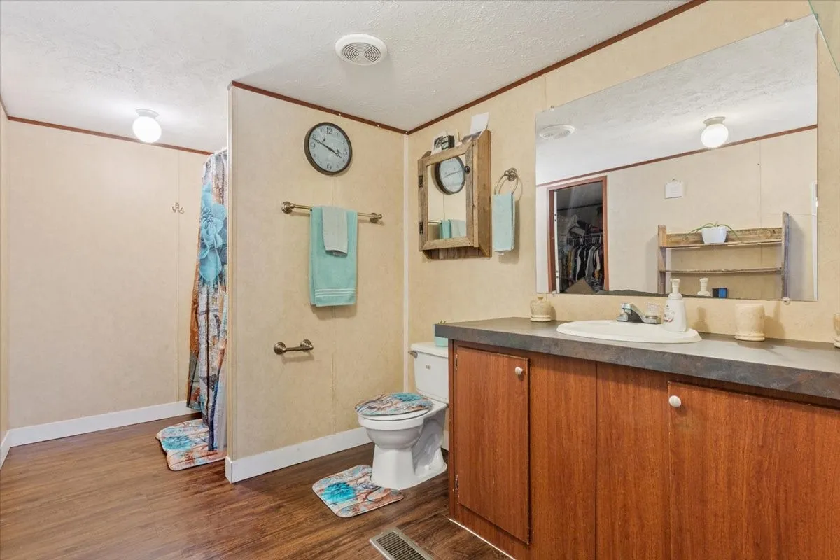 Mobile Home For Sale in Mc Lennan County , 247 N Lake Street, Axtell, Texas 76624, 5 Bedroom, 2 Bathroom, Garage spaces, 2,016 Sqft, built in 2013, mls#21170191, Real Estate Agent in Axtell, Homes For Sale in Mc Lennan county, Homes For Sale in Axtell, Realtor in Axtell Texas, Real Estate Brokerage Independent Realty Texas, Luminita Cordes Realtor