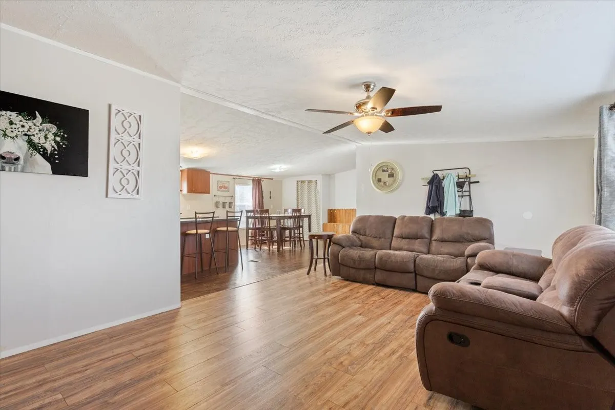 Mobile Home For Sale in Mc Lennan County , 247 N Lake Street, Axtell, Texas 76624, 5 Bedroom, 2 Bathroom, Garage spaces, 2,016 Sqft, built in 2013, mls#21170191, Real Estate Agent in Axtell, Homes For Sale in Mc Lennan county, Homes For Sale in Axtell, Realtor in Axtell Texas, Real Estate Brokerage Independent Realty Texas, Luminita Cordes Realtor