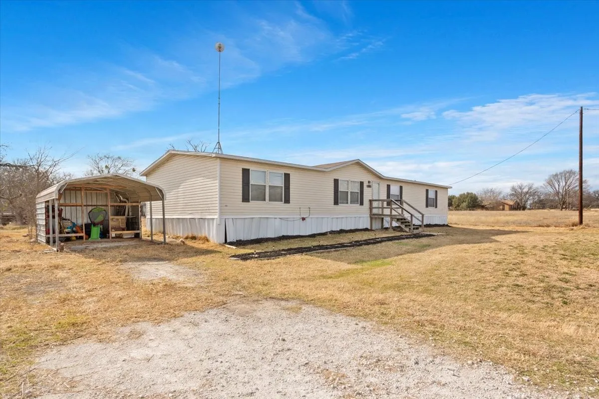 Mobile Home For Sale in Mc Lennan County , 247 N Lake Street, Axtell, Texas 76624, 5 Bedroom, 2 Bathroom, Garage spaces, 2,016 Sqft, built in 2013, mls#21170191, Real Estate Agent in Axtell, Homes For Sale in Mc Lennan county, Homes For Sale in Axtell, Realtor in Axtell Texas, Real Estate Brokerage Independent Realty Texas, Luminita Cordes Realtor