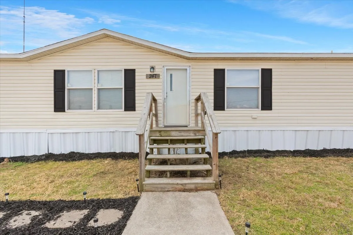 Mobile Home For Sale in Mc Lennan County , 247 N Lake Street, Axtell, Texas 76624, 5 Bedroom, 2 Bathroom, Garage spaces, 2,016 Sqft, built in 2013, mls#21170191, Real Estate Agent in Axtell, Homes For Sale in Mc Lennan county, Homes For Sale in Axtell, Realtor in Axtell Texas, Real Estate Brokerage Independent Realty Texas, Luminita Cordes Realtor