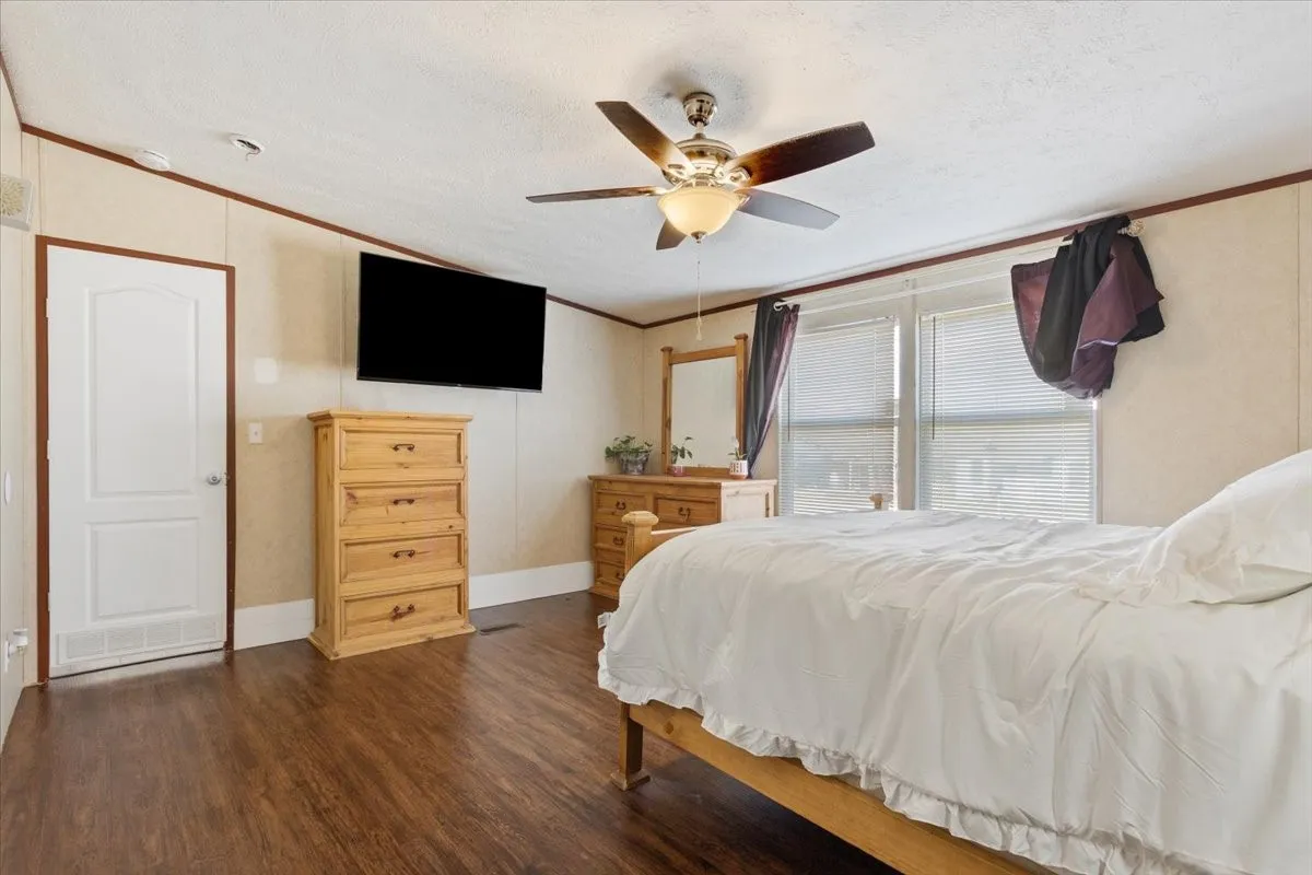 Mobile Home For Sale in Mc Lennan County , 247 N Lake Street, Axtell, Texas 76624, 5 Bedroom, 2 Bathroom, Garage spaces, 2,016 Sqft, built in 2013, mls#21170191, Real Estate Agent in Axtell, Homes For Sale in Mc Lennan county, Homes For Sale in Axtell, Realtor in Axtell Texas, Real Estate Brokerage Independent Realty Texas, Luminita Cordes Realtor