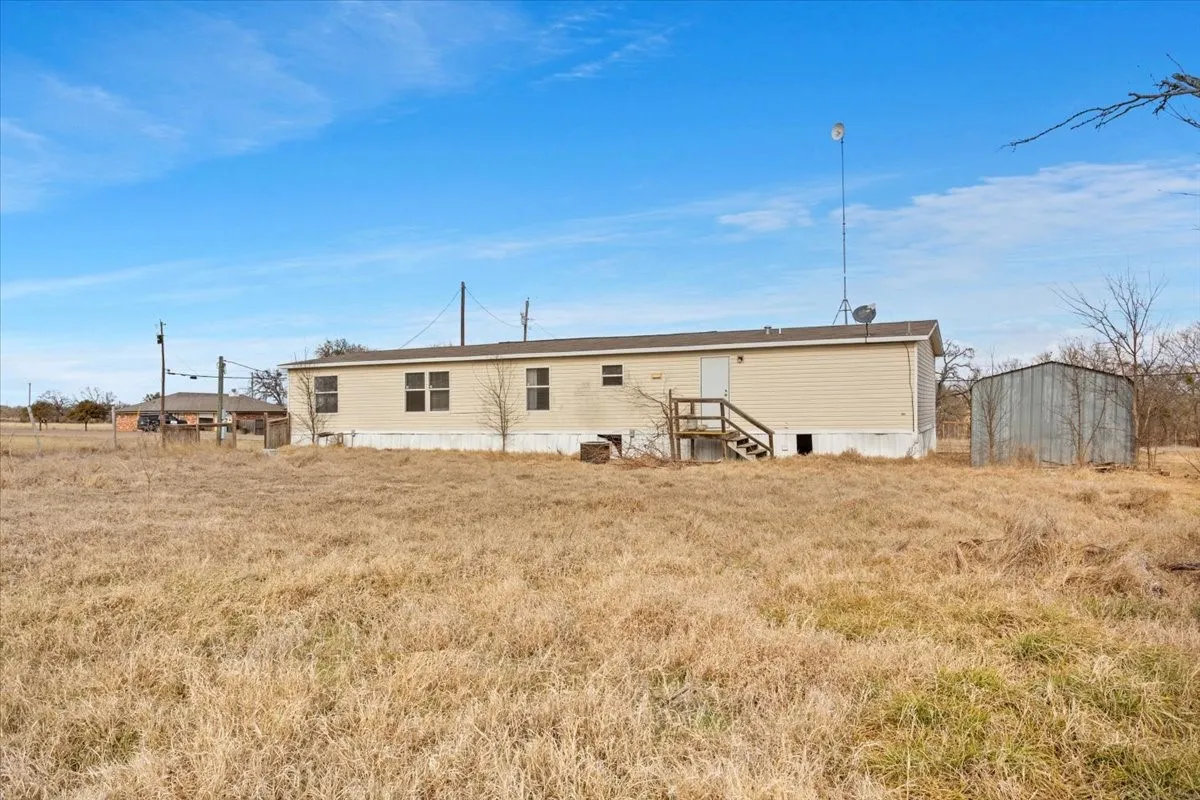 Mobile Home For Sale in Mc Lennan County , 247 N Lake Street, Axtell, Texas 76624, 5 Bedroom, 2 Bathroom, Garage spaces, 2,016 Sqft, built in 2013, mls#21170191, Real Estate Agent in Axtell, Homes For Sale in Mc Lennan county, Homes For Sale in Axtell, Realtor in Axtell Texas, Real Estate Brokerage Independent Realty Texas, Luminita Cordes Realtor