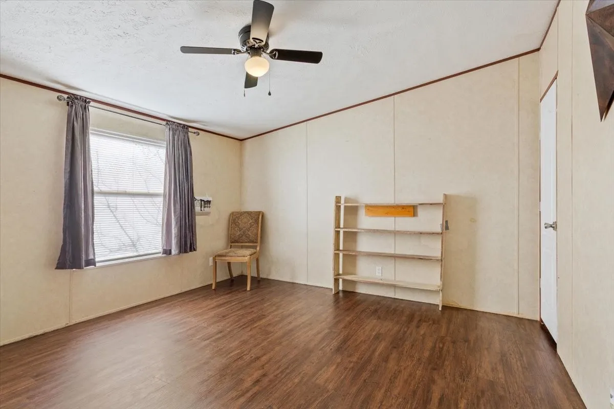 Mobile Home For Sale in Mc Lennan County , 247 N Lake Street, Axtell, Texas 76624, 5 Bedroom, 2 Bathroom, Garage spaces, 2,016 Sqft, built in 2013, mls#21170191, Real Estate Agent in Axtell, Homes For Sale in Mc Lennan county, Homes For Sale in Axtell, Realtor in Axtell Texas, Real Estate Brokerage Independent Realty Texas, Luminita Cordes Realtor
