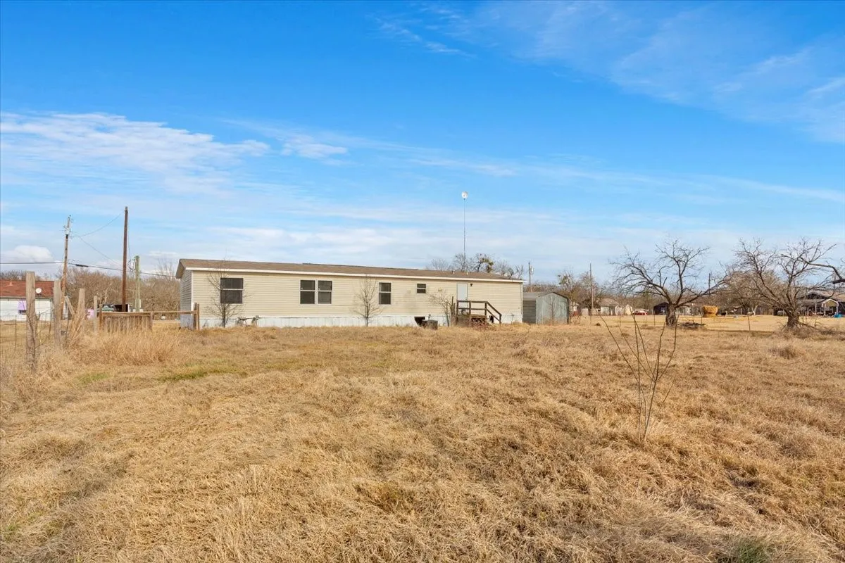 Mobile Home For Sale in Mc Lennan County , 247 N Lake Street, Axtell, Texas 76624, 5 Bedroom, 2 Bathroom, Garage spaces, 2,016 Sqft, built in 2013, mls#21170191, Real Estate Agent in Axtell, Homes For Sale in Mc Lennan county, Homes For Sale in Axtell, Realtor in Axtell Texas, Real Estate Brokerage Independent Realty Texas, Luminita Cordes Realtor